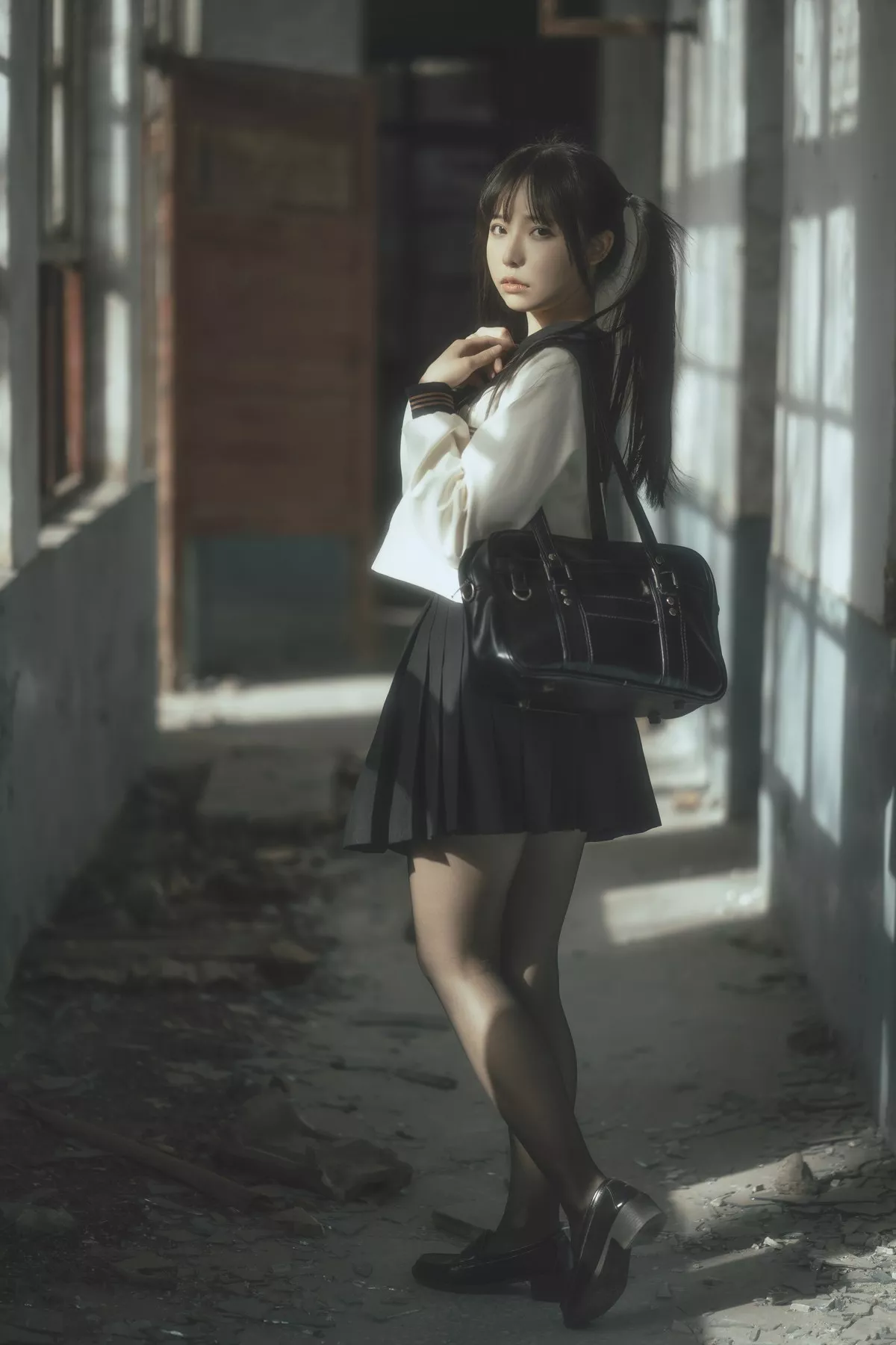 Coser美女六味帝皇酱废墟JK主题户外脱性感制服露白色内衣秀豪乳诱惑写真42P