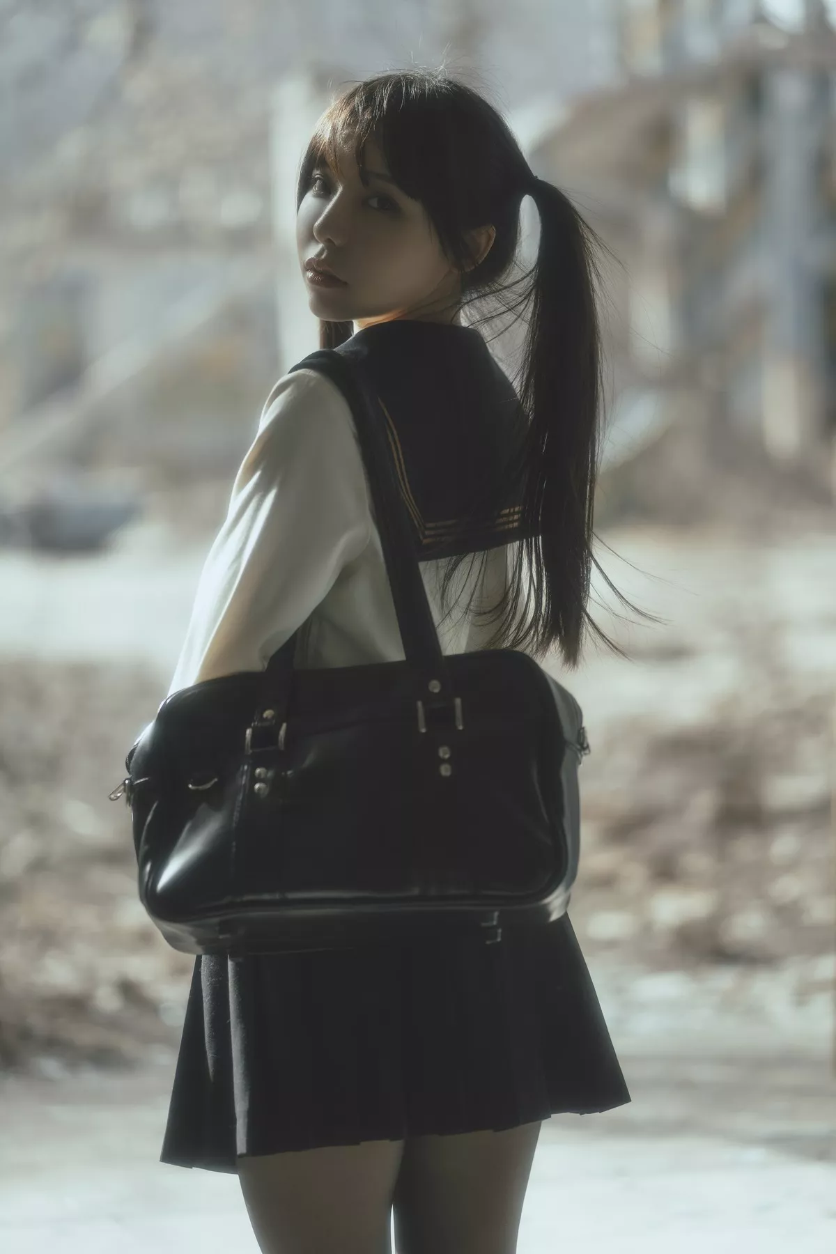Coser美女六味帝皇酱废墟JK主题户外脱性感制服露白色内衣秀豪乳诱惑写真42P