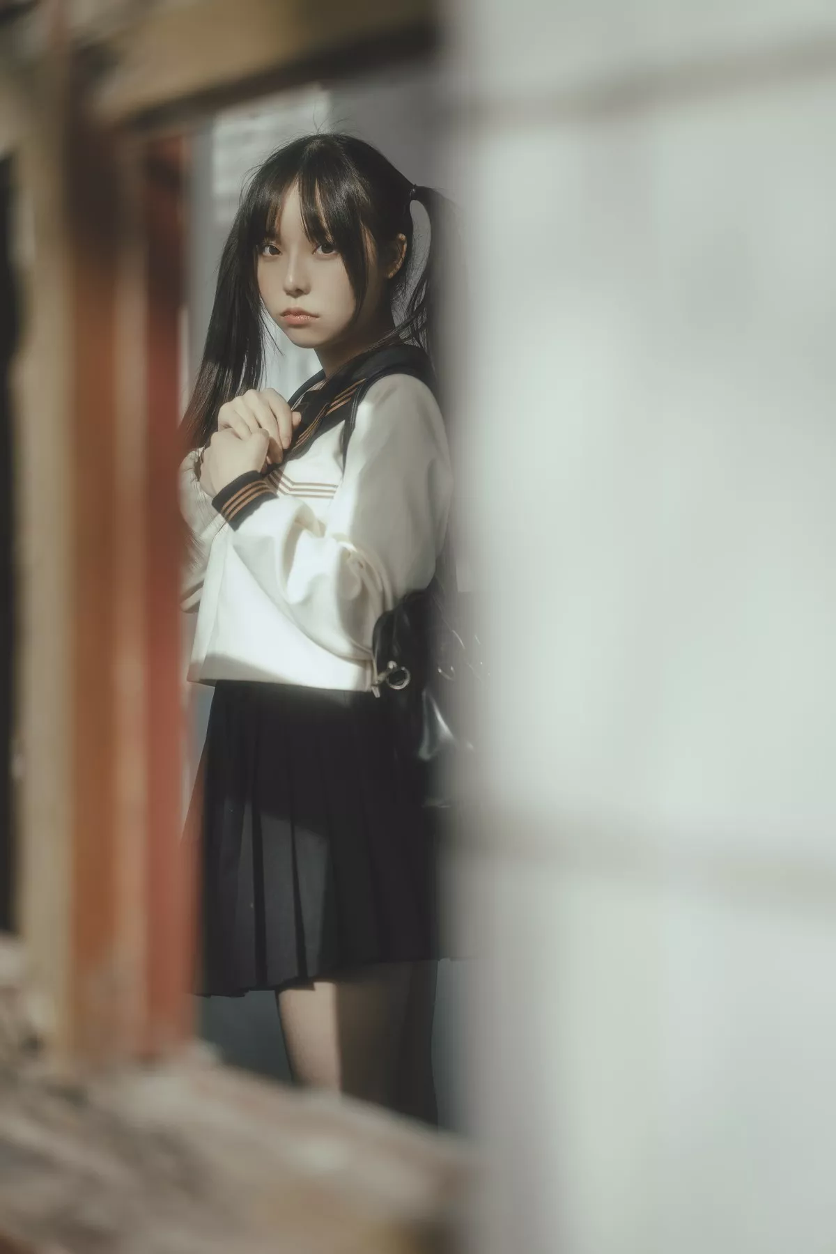 Coser美女六味帝皇酱废墟JK主题户外脱性感制服露白色内衣秀豪乳诱惑写真42P