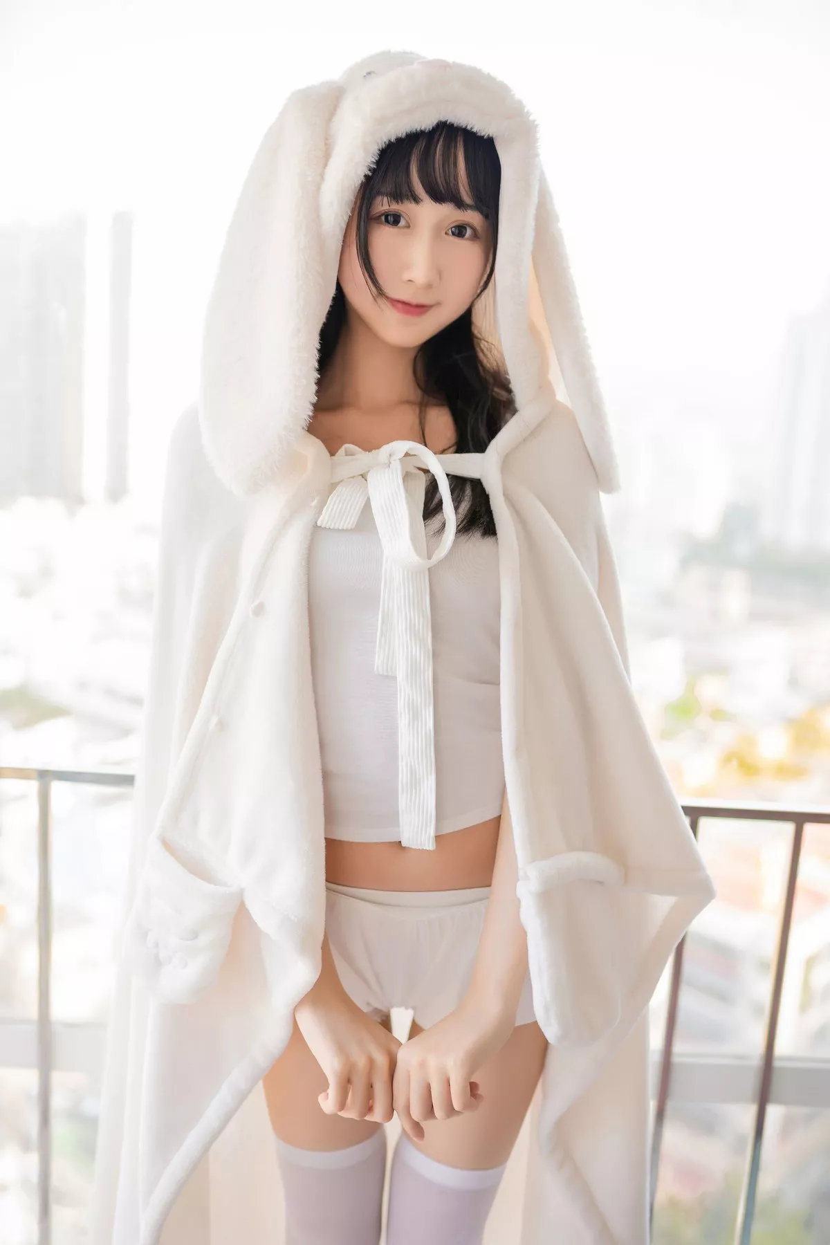 萌系小姐姐木绵绵OwO浴巾兔子主题私房性感白色吊带配白短裤白丝袜迷人写真42P
