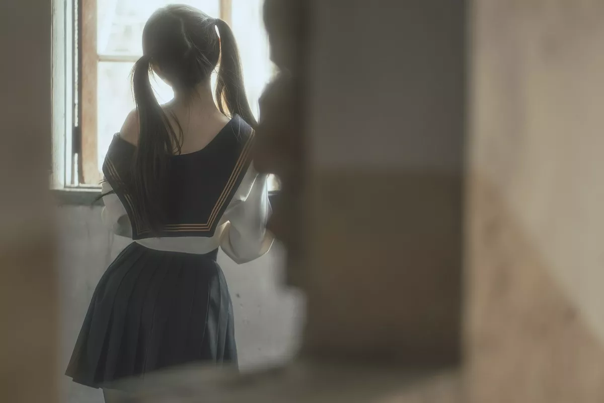 Coser美女六味帝皇酱废墟JK主题户外脱性感制服露白色内衣秀豪乳诱惑写真42P