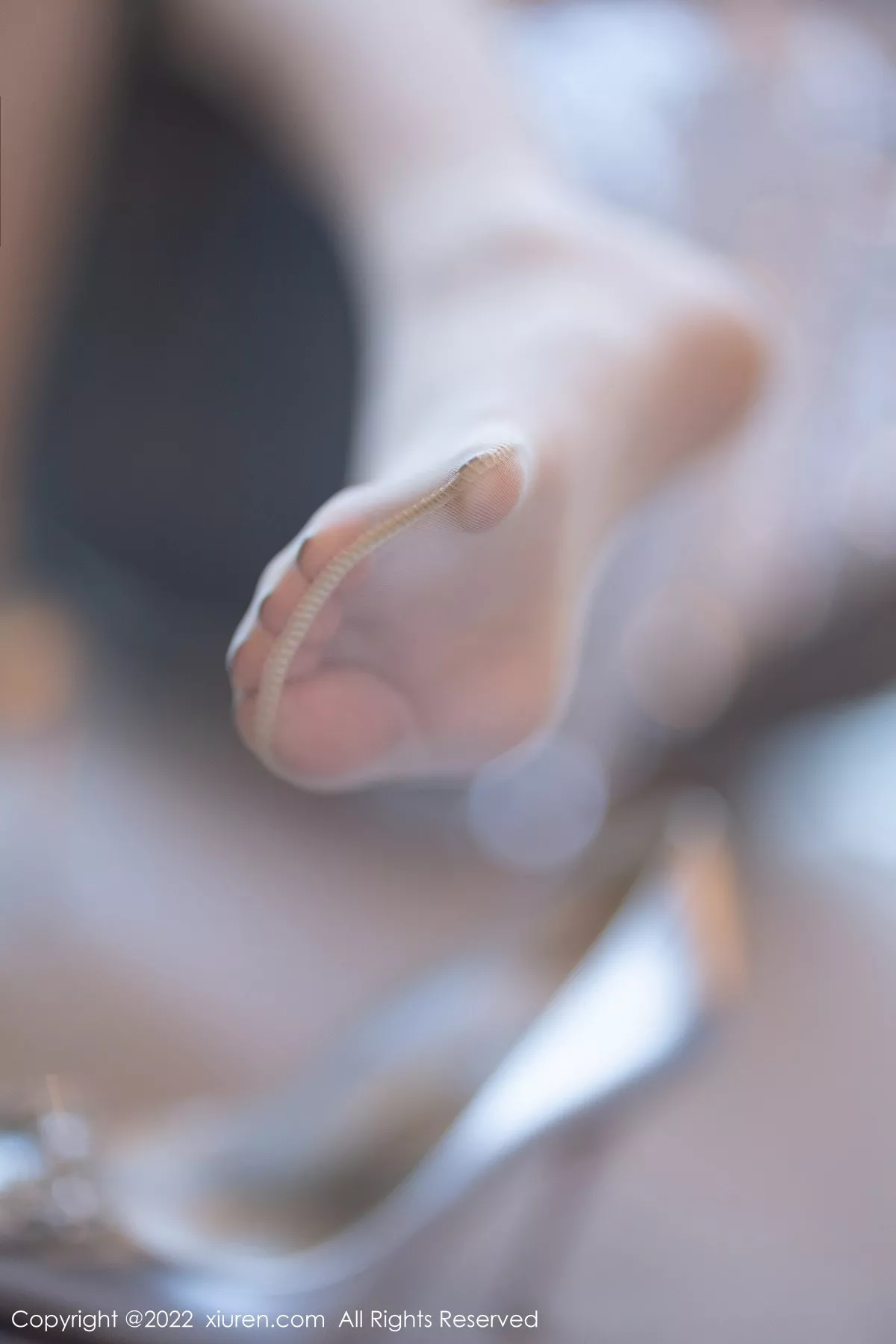 XiuRen第5860期_女神杨晨晨Yome性感银色吊带短裙露黑色蕾丝内衣惹火诱惑写真81P