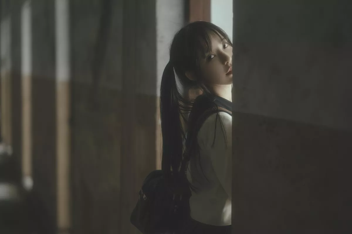 Coser美女六味帝皇酱废墟JK主题户外脱性感制服露白色内衣秀豪乳诱惑写真42P