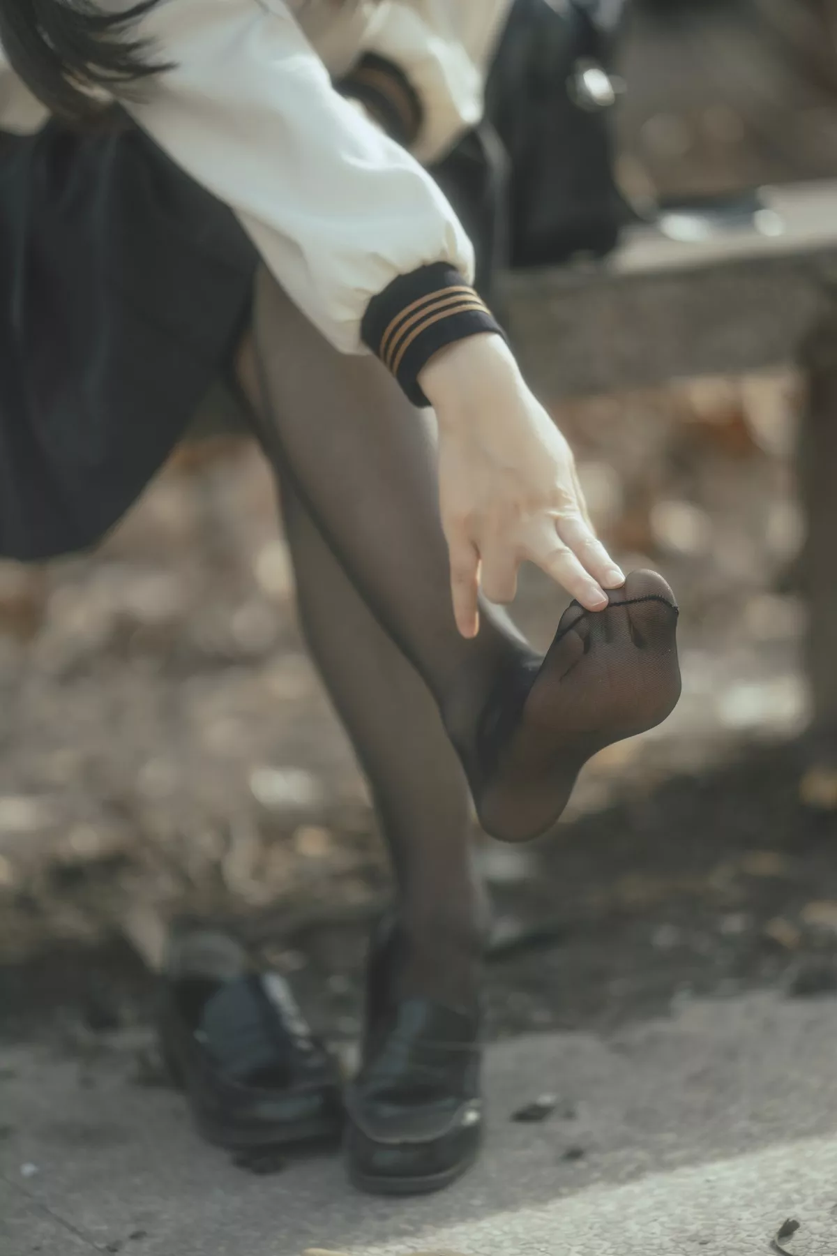 Coser美女六味帝皇酱废墟JK主题户外脱性感制服露白色内衣秀豪乳诱惑写真42P