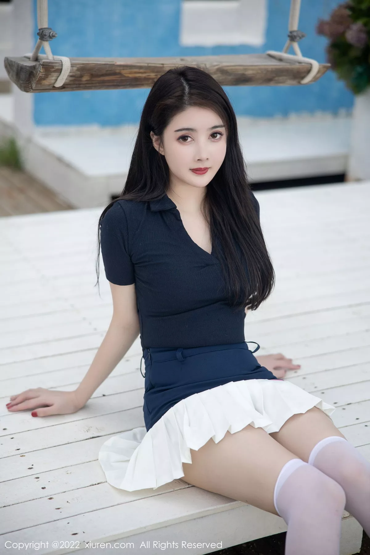 XiuRen第5870期_模特Summer宝宝深色上衣配白短裙露性感粉色蕾丝内衣诱惑写真54P