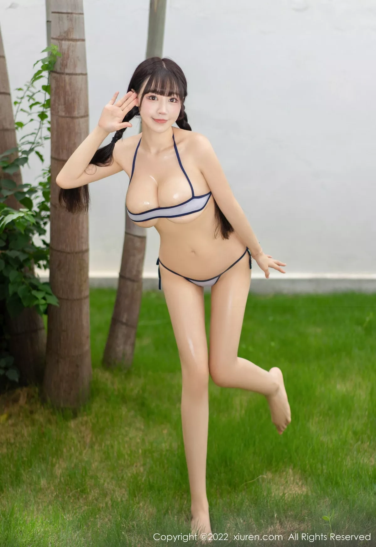XiuRen第5871期_女神朱可儿Flora泳池场景性感灰色比基尼秀傲人豪乳诱惑写真61P