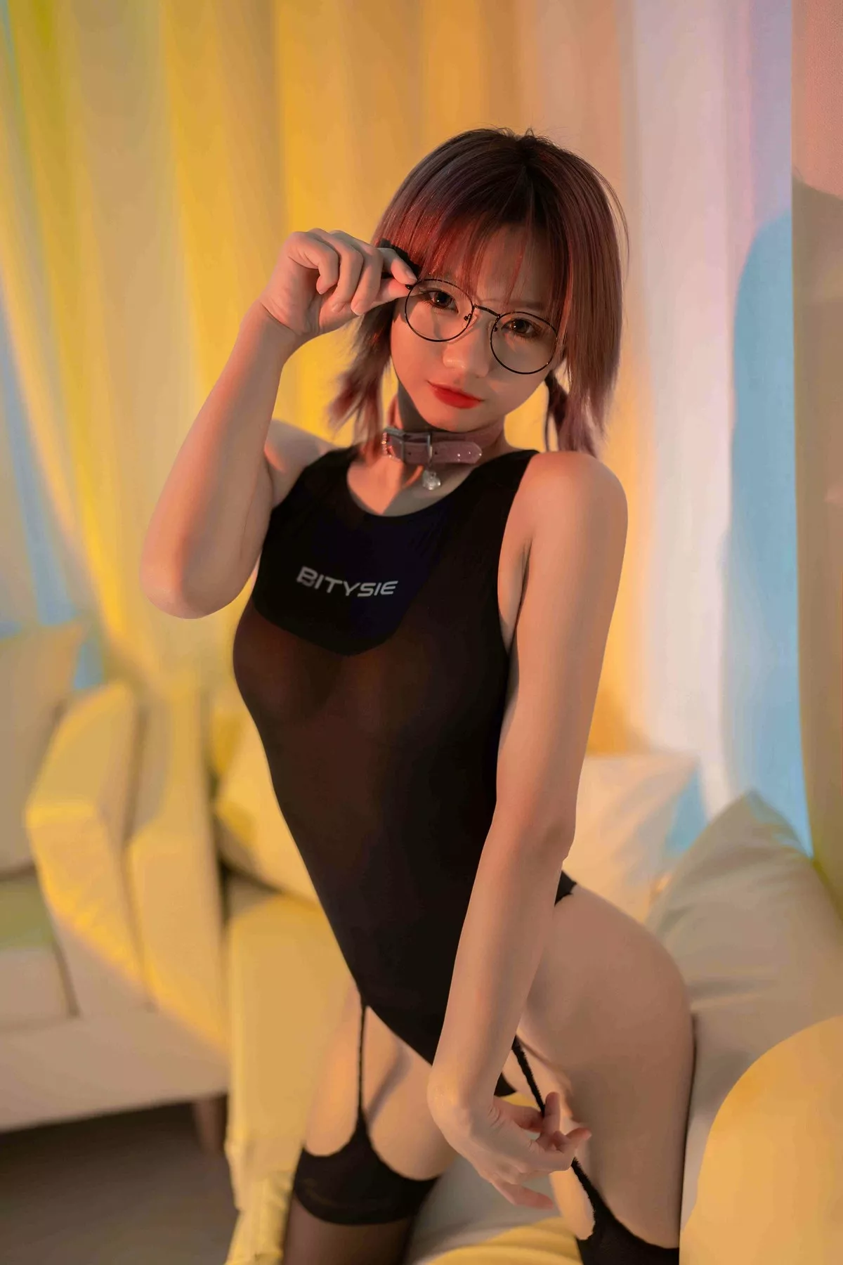 动漫博主柒柒要乖哦竞泳水着主题黑色连体泳衣配黑丝吊袜秀完美身材诱惑写真82P