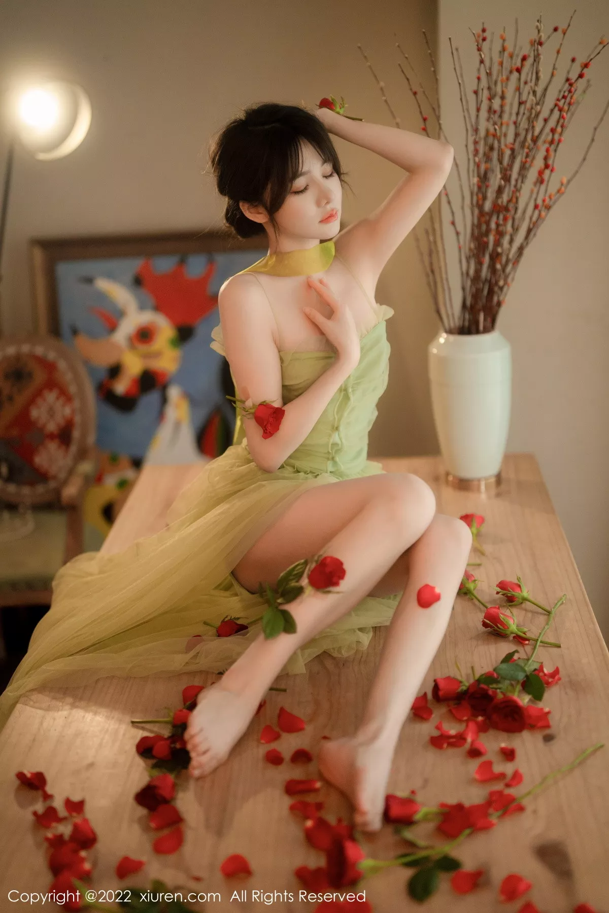 XiuRen第5875期_模特婠婠么私房性感淡绿色连衣裙秀曼妙身姿白嫩美腿诱惑写真85P