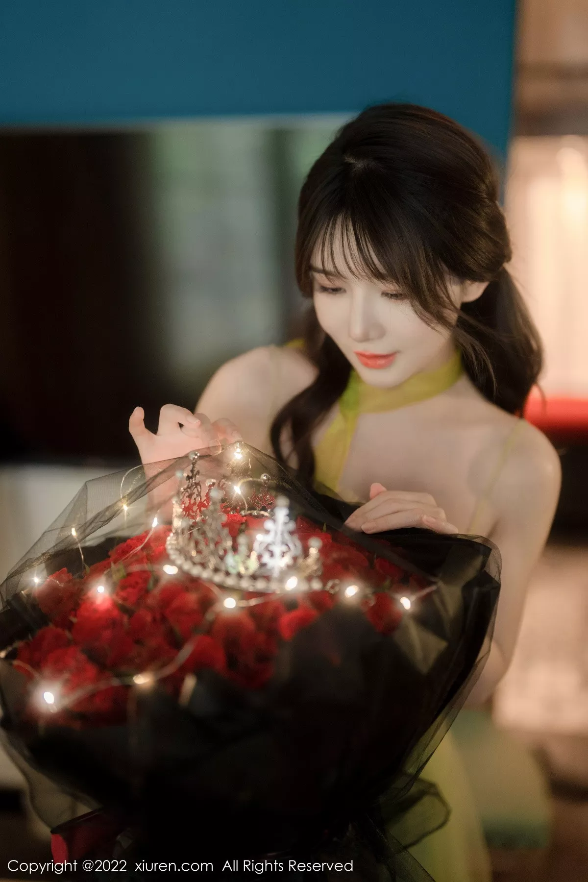 XiuRen第5875期_模特婠婠么私房性感淡绿色连衣裙秀曼妙身姿白嫩美腿诱惑写真85P