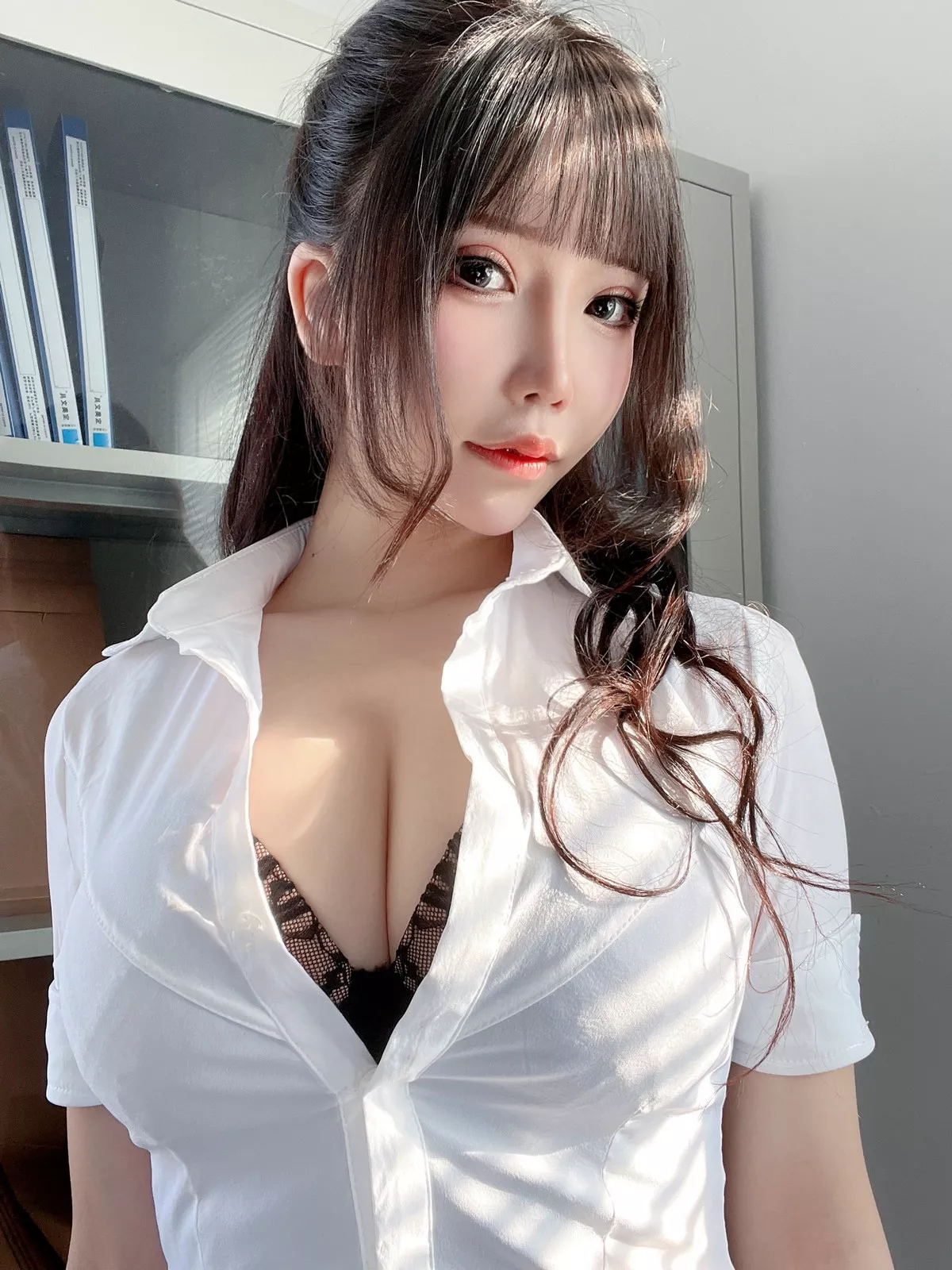 二次元妹子抱走莫子aa-OL太太主题性感白T配黑短裙露蕾丝内衣丰满诱惑写真78P