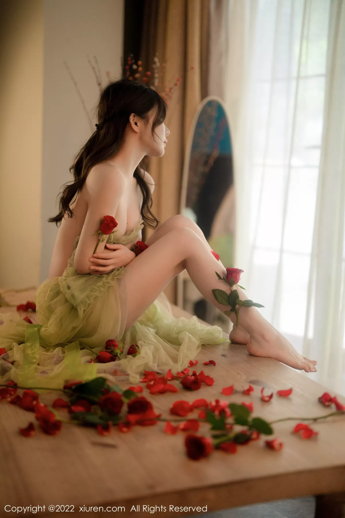 XiuRen第5875期_模特婠婠么私房性感淡绿色连衣裙秀曼妙身姿白嫩美腿诱惑写真85P