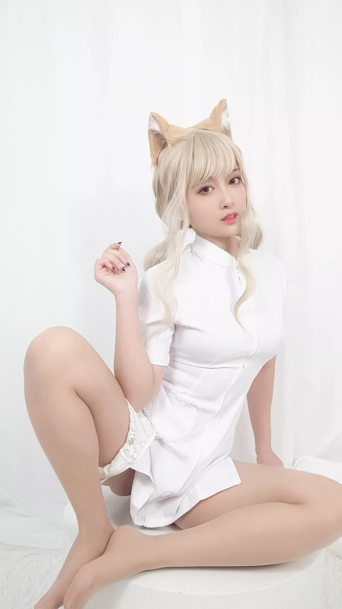 动漫博主洛璃LoLiSAMA橘猫护士主题脱护士装露性感内衣配超薄肉丝诱惑写真107P