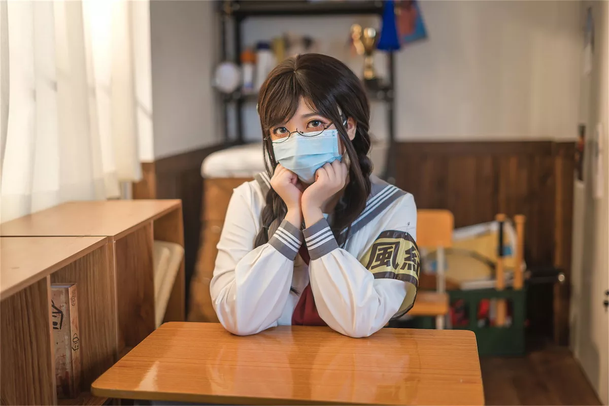 网络美女啊日日_Ganlory放课后风纪主题私房半脱学生制服露性感内衣诱惑写真51P