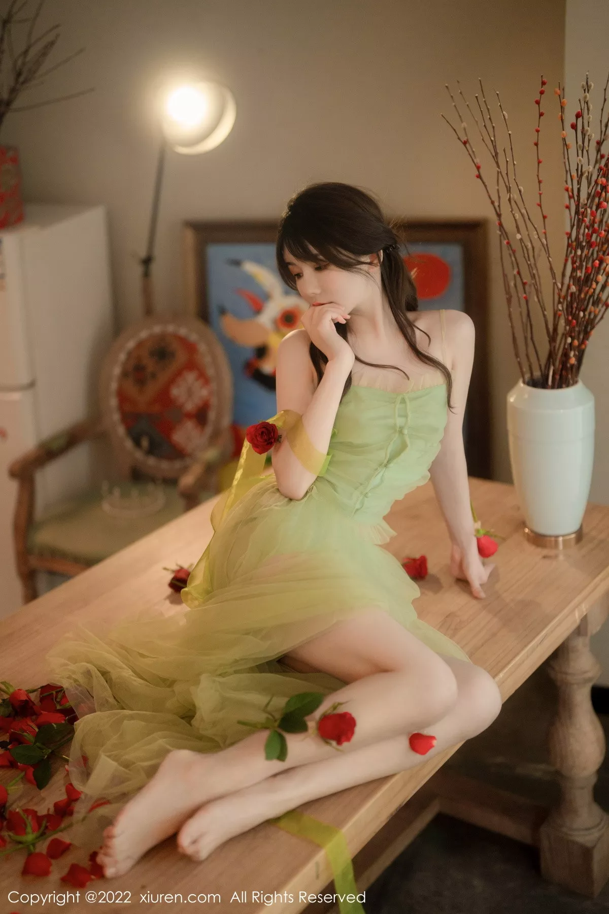 XiuRen第5875期_模特婠婠么私房性感淡绿色连衣裙秀曼妙身姿白嫩美腿诱惑写真85P