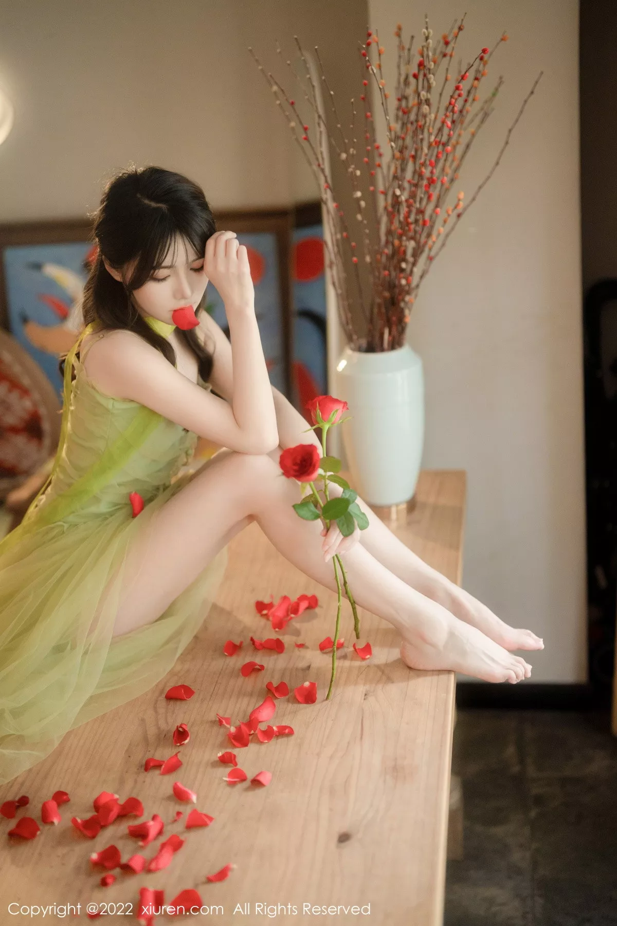 XiuRen第5875期_模特婠婠么私房性感淡绿色连衣裙秀曼妙身姿白嫩美腿诱惑写真85P