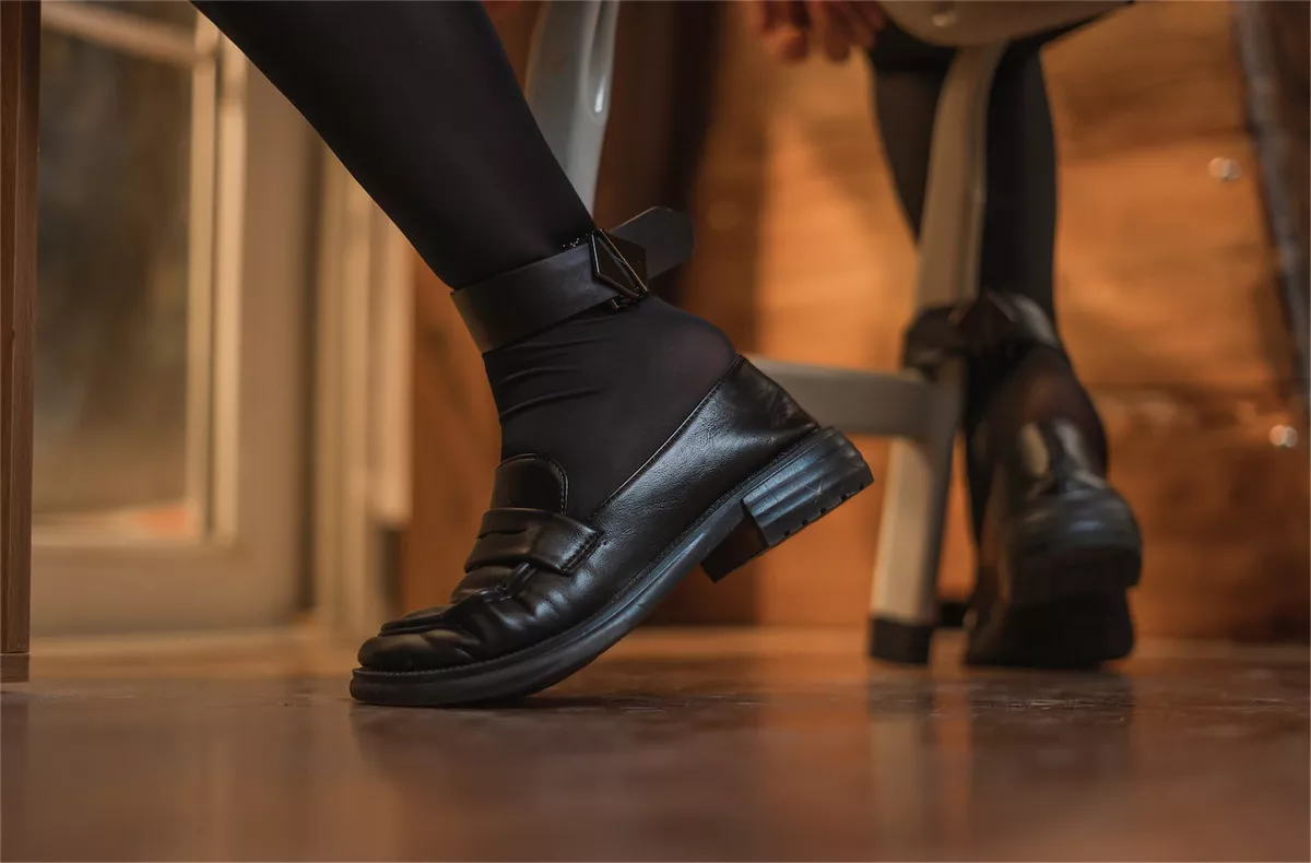 网络美女啊日日_Ganlory放课后风纪主题私房半脱学生制服露性感内衣诱惑写真51P