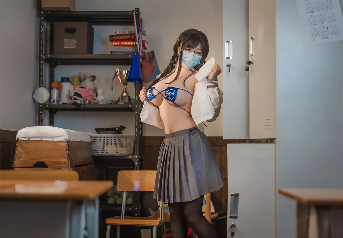 网络美女啊日日_Ganlory放课后风纪主题私房半脱学生制服露性感内衣诱惑写真51P