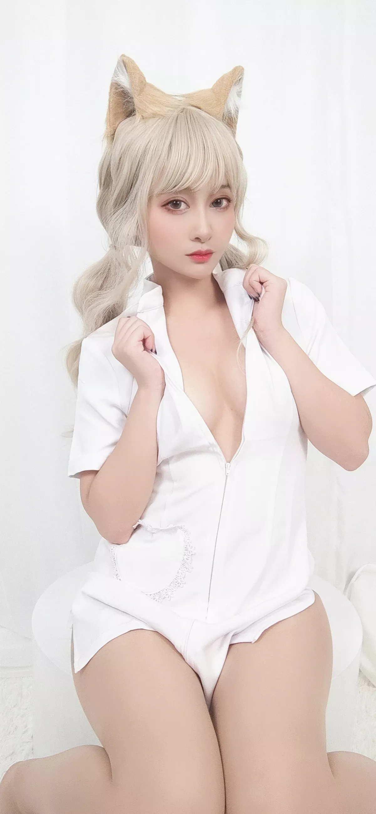 动漫博主洛璃LoLiSAMA橘猫护士主题脱护士装露性感内衣配超薄肉丝诱惑写真107P