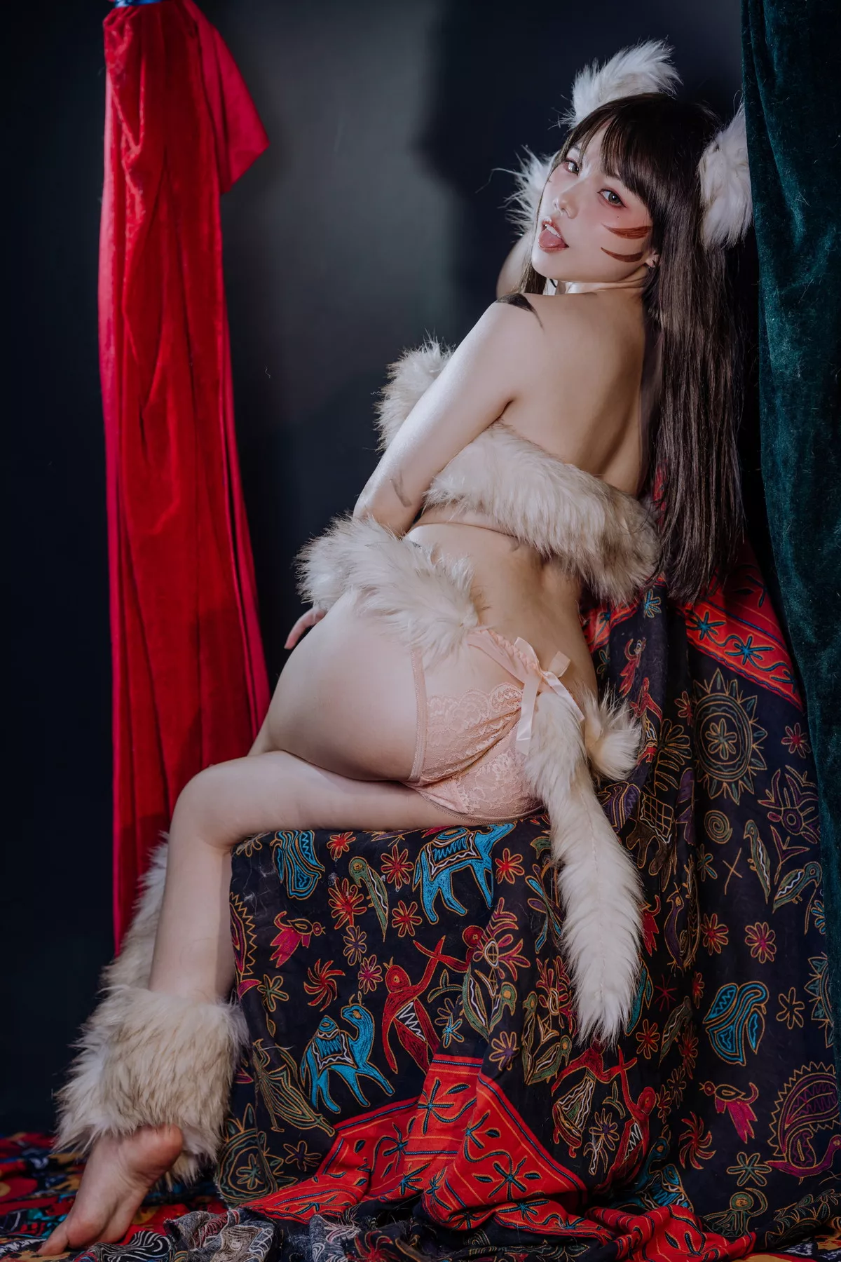 网络美女喵喵鱼熊孩子主题私房性感绒毛服饰露粉色内衣秀火辣身材诱惑写真37P