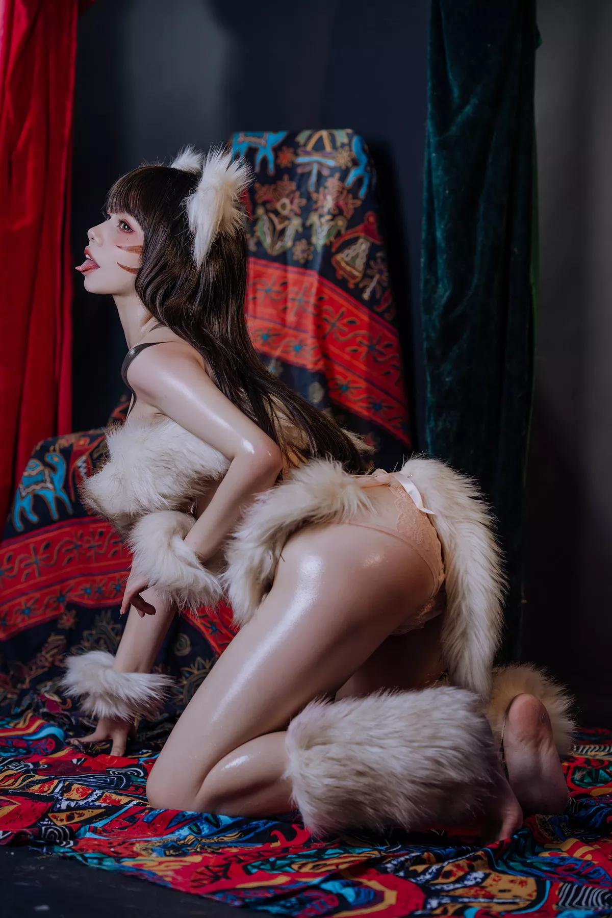 网络美女喵喵鱼熊孩子主题私房性感绒毛服饰露粉色内衣秀火辣身材诱惑写真37P