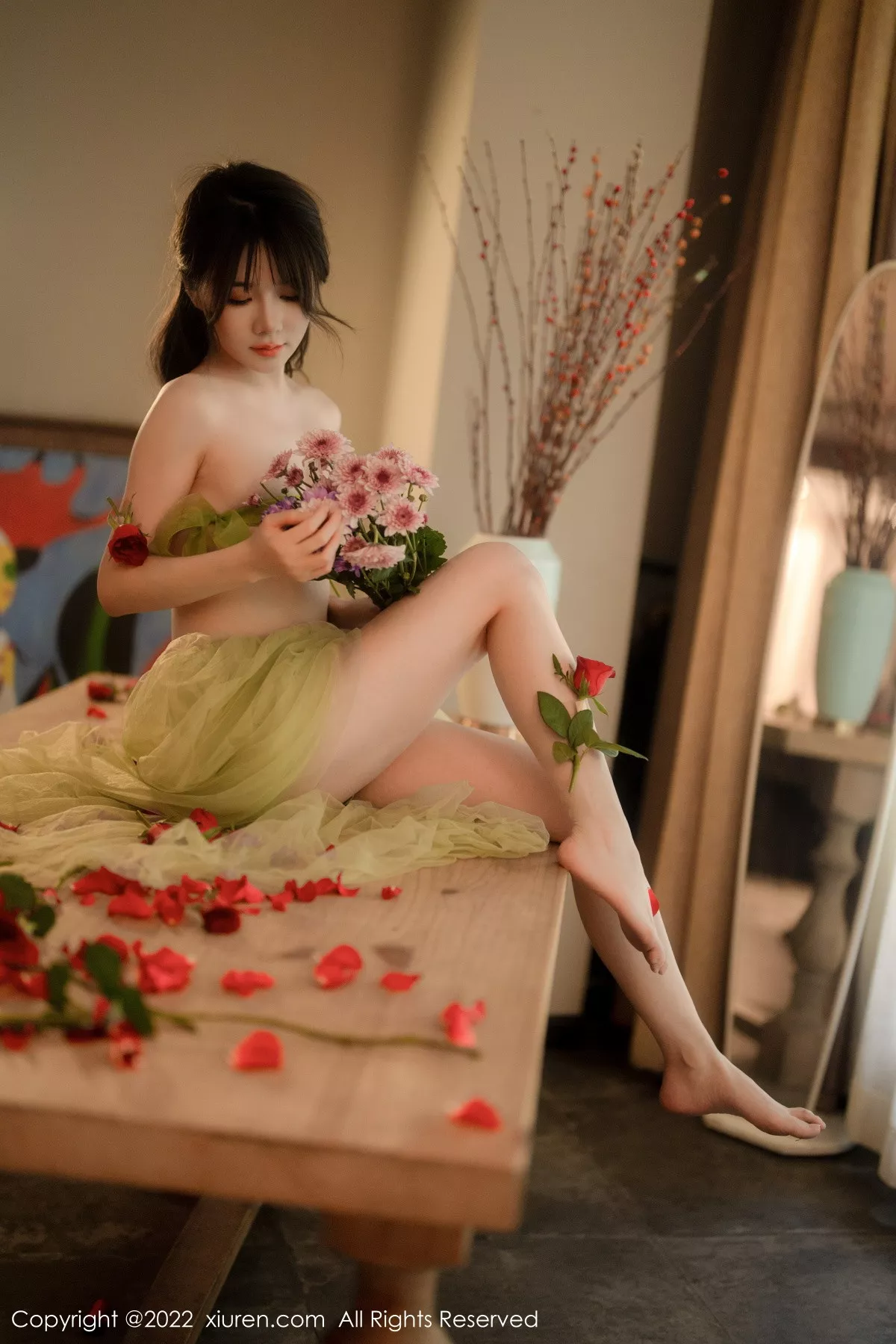 XiuRen第5875期_模特婠婠么私房性感淡绿色连衣裙秀曼妙身姿白嫩美腿诱惑写真85P