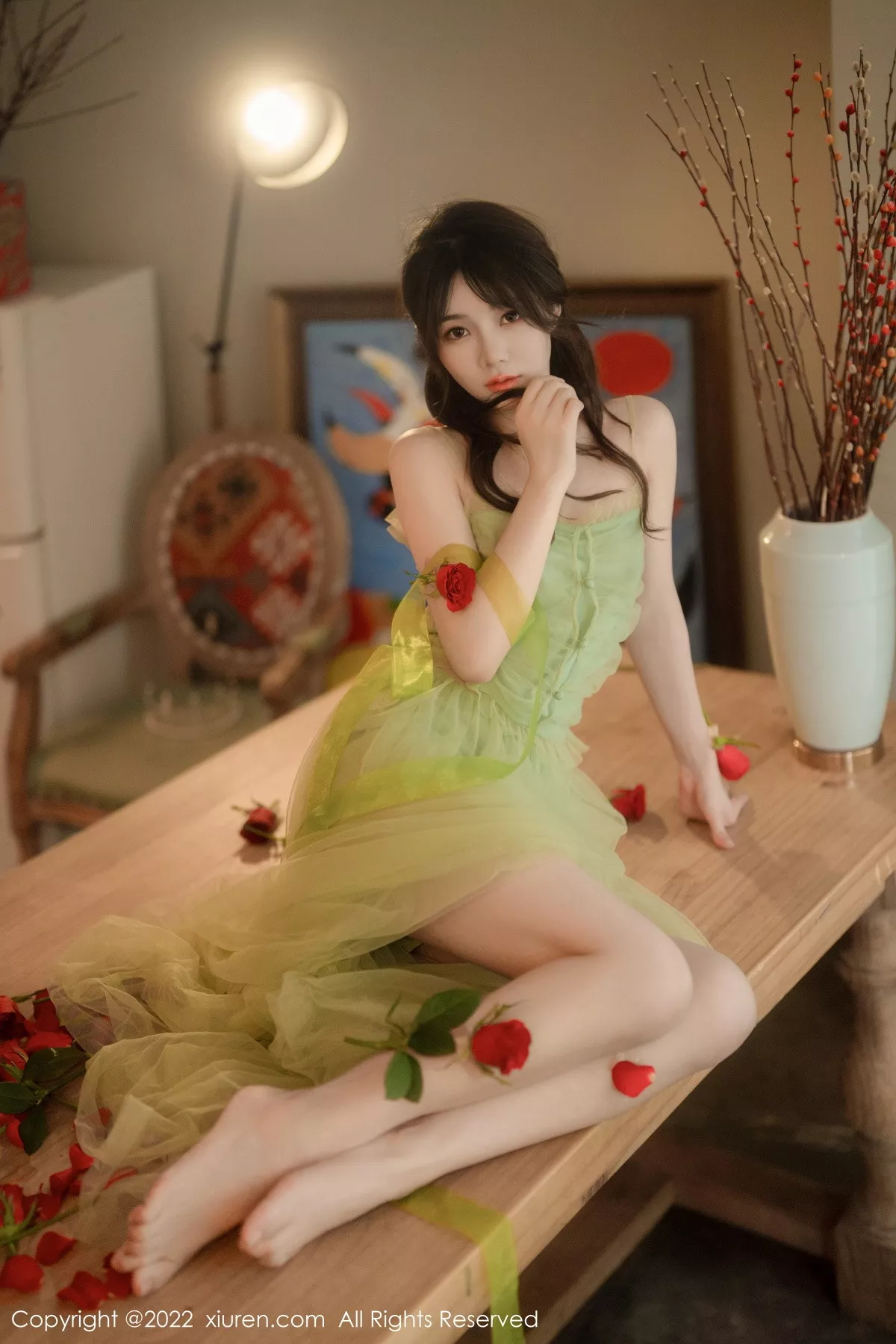 XiuRen第5875期_模特婠婠么私房性感淡绿色连衣裙秀曼妙身姿白嫩美腿诱惑写真85P