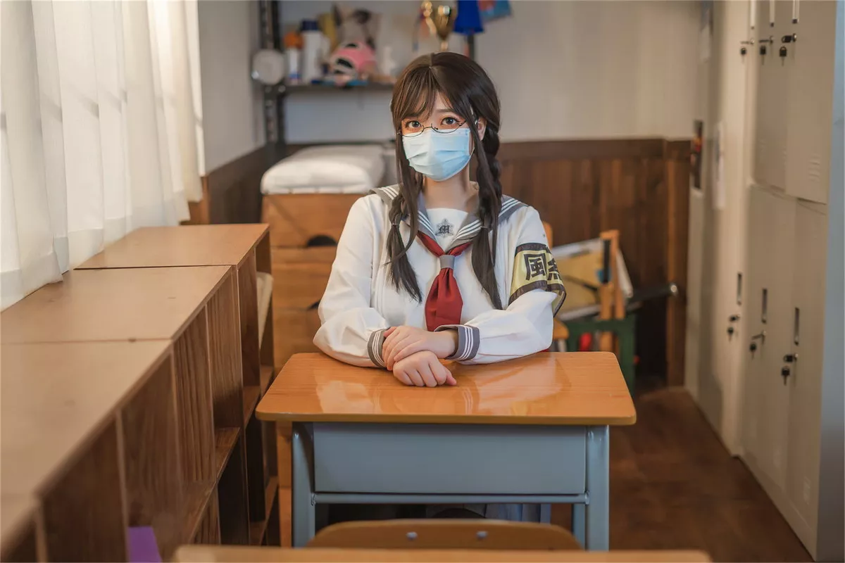 网络美女啊日日_Ganlory放课后风纪主题私房半脱学生制服露性感内衣诱惑写真51P