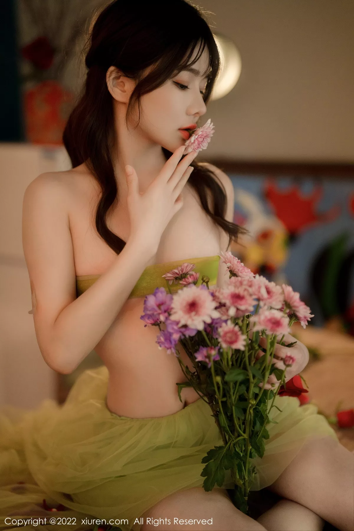 XiuRen第5875期_模特婠婠么私房性感淡绿色连衣裙秀曼妙身姿白嫩美腿诱惑写真85P