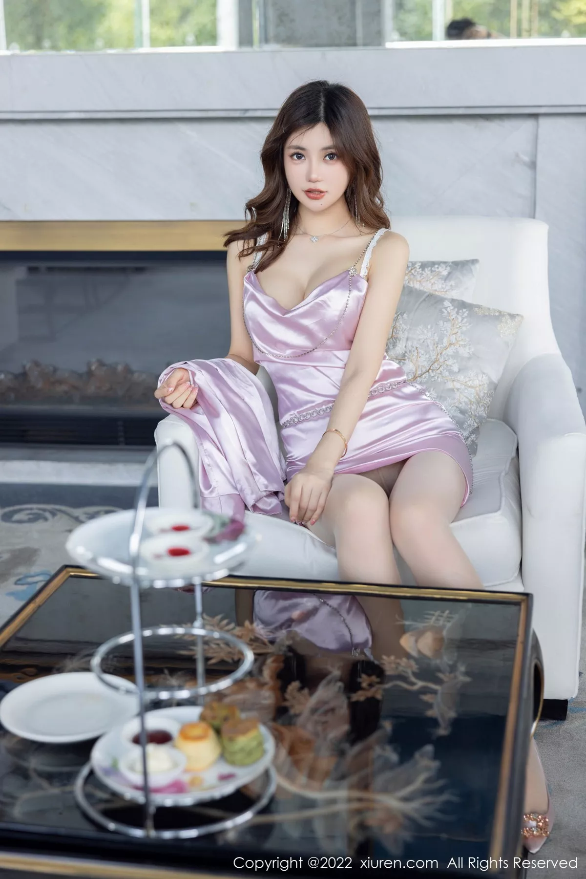 XiuRen第5879期_女神绮里嘉ula性感浅色服饰配超薄无内肉丝秀完美身材诱惑写真81P