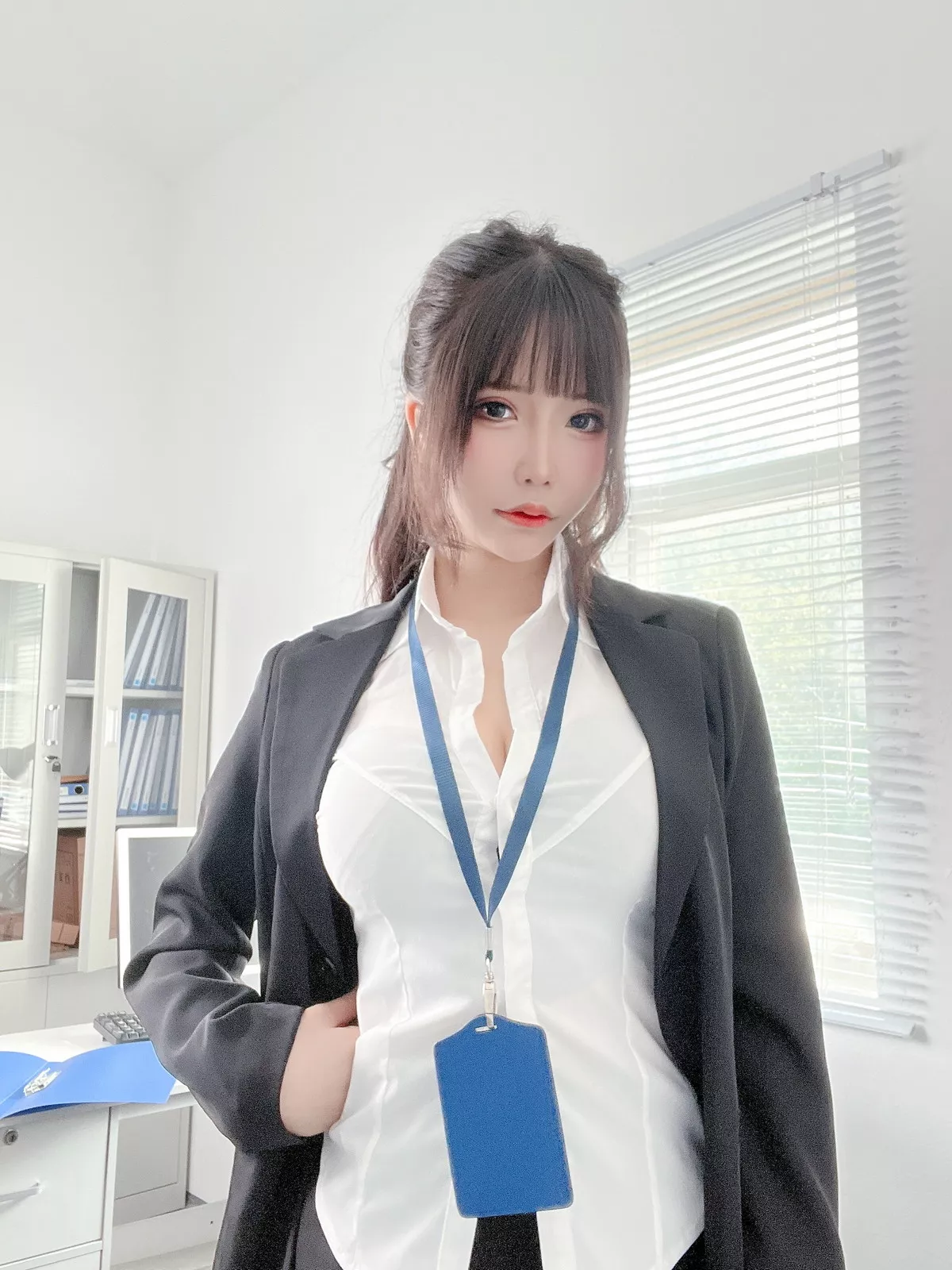 二次元妹子抱走莫子aa-OL太太主题性感白T配黑短裙露蕾丝内衣丰满诱惑写真78P