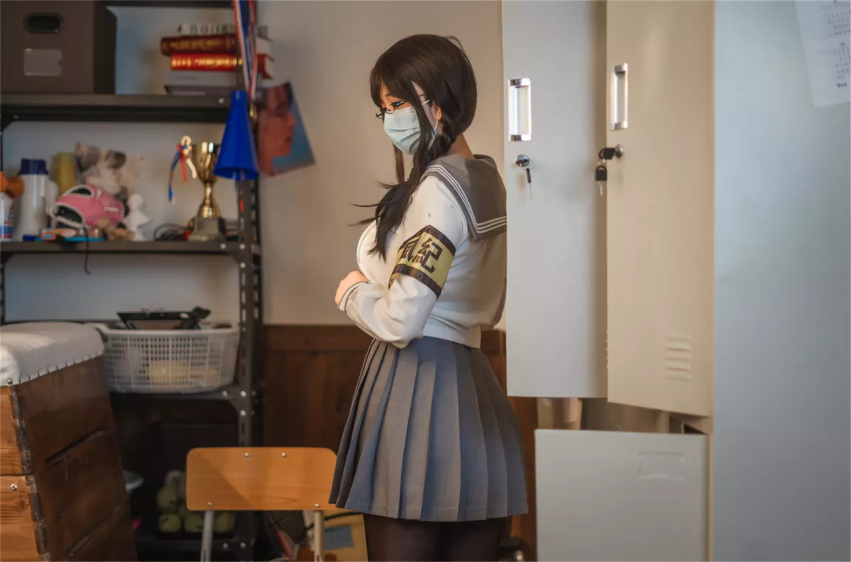 网络美女啊日日_Ganlory放课后风纪主题私房半脱学生制服露性感内衣诱惑写真51P