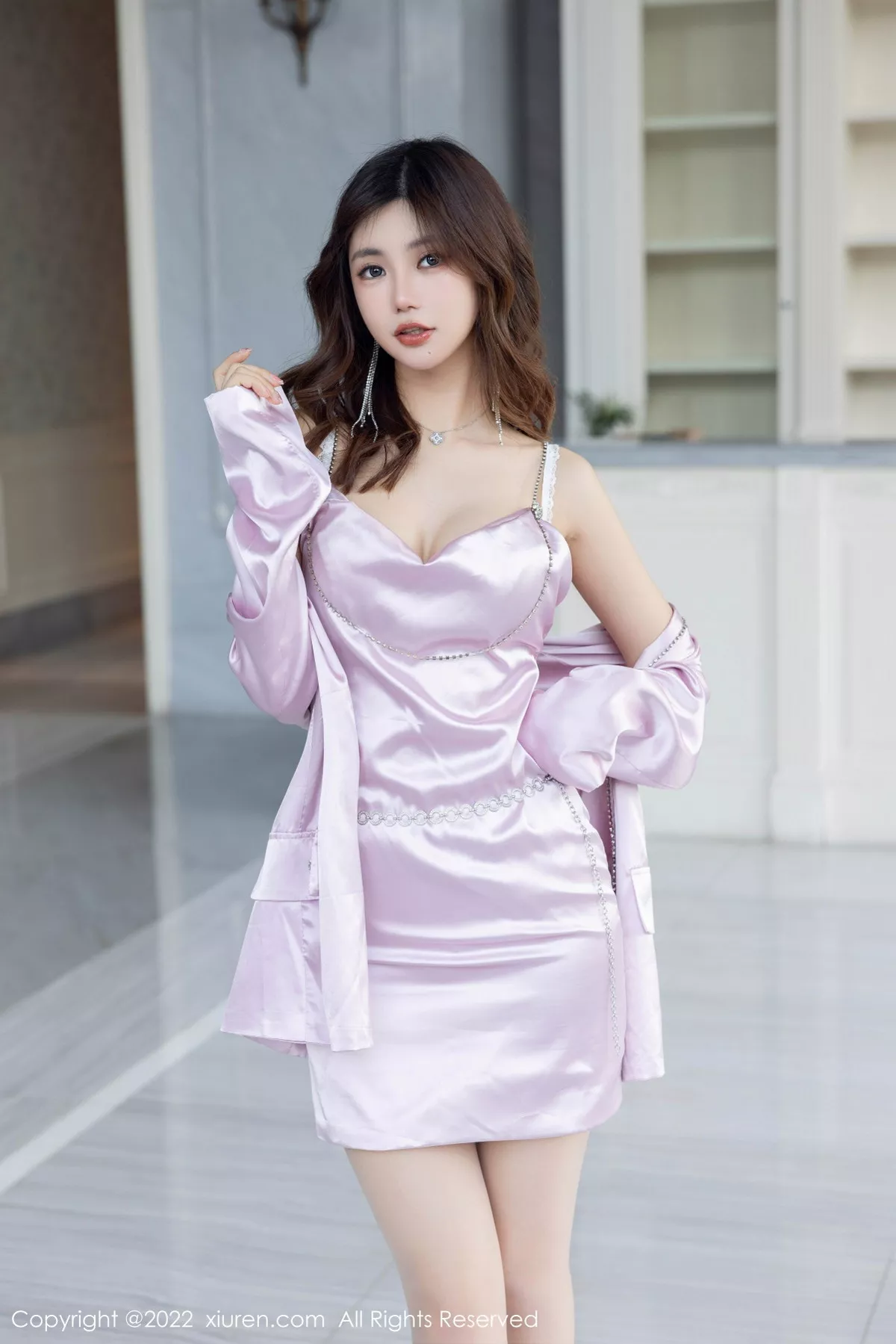 XiuRen第5879期_女神绮里嘉ula性感浅色服饰配超薄无内肉丝秀完美身材诱惑写真81P