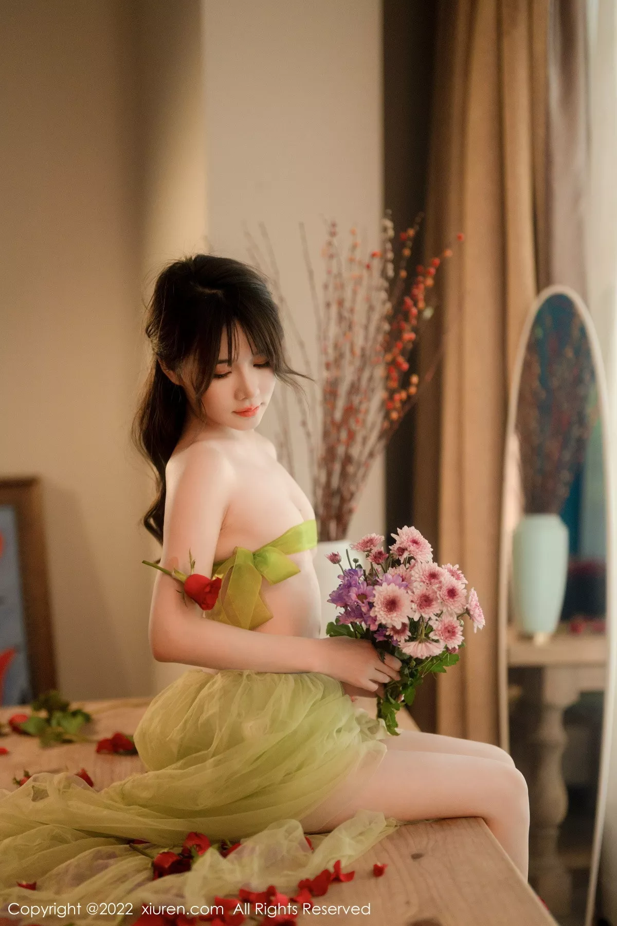 XiuRen第5875期_模特婠婠么私房性感淡绿色连衣裙秀曼妙身姿白嫩美腿诱惑写真85P