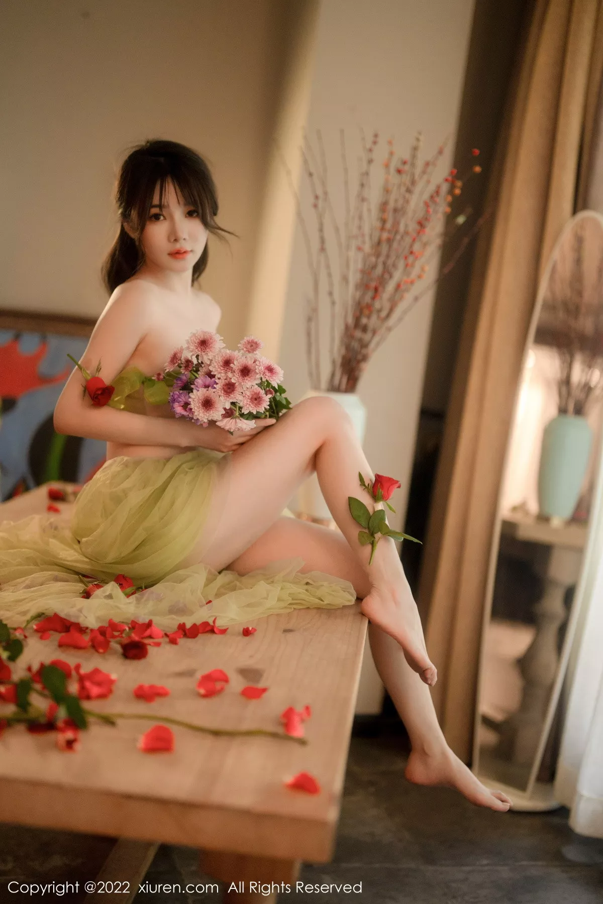 XiuRen第5875期_模特婠婠么私房性感淡绿色连衣裙秀曼妙身姿白嫩美腿诱惑写真85P