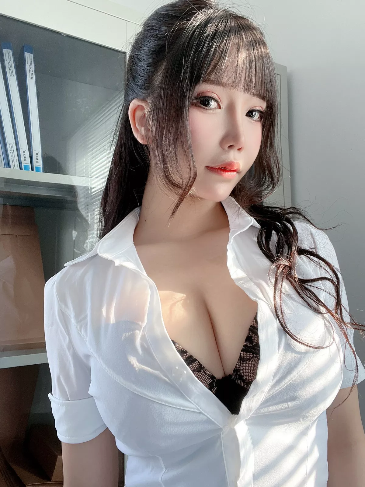 二次元妹子抱走莫子aa-OL太太主题性感白T配黑短裙露蕾丝内衣丰满诱惑写真78P