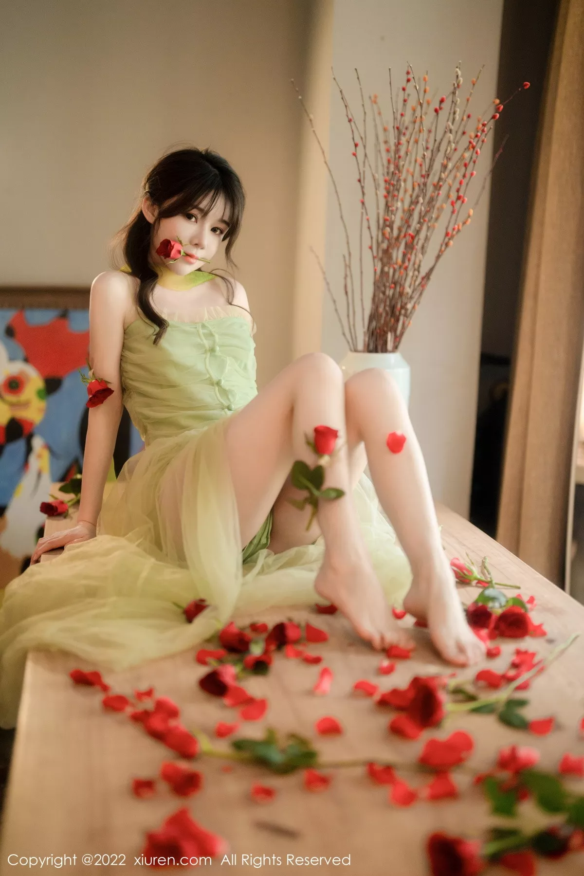 XiuRen第5875期_模特婠婠么私房性感淡绿色连衣裙秀曼妙身姿白嫩美腿诱惑写真85P