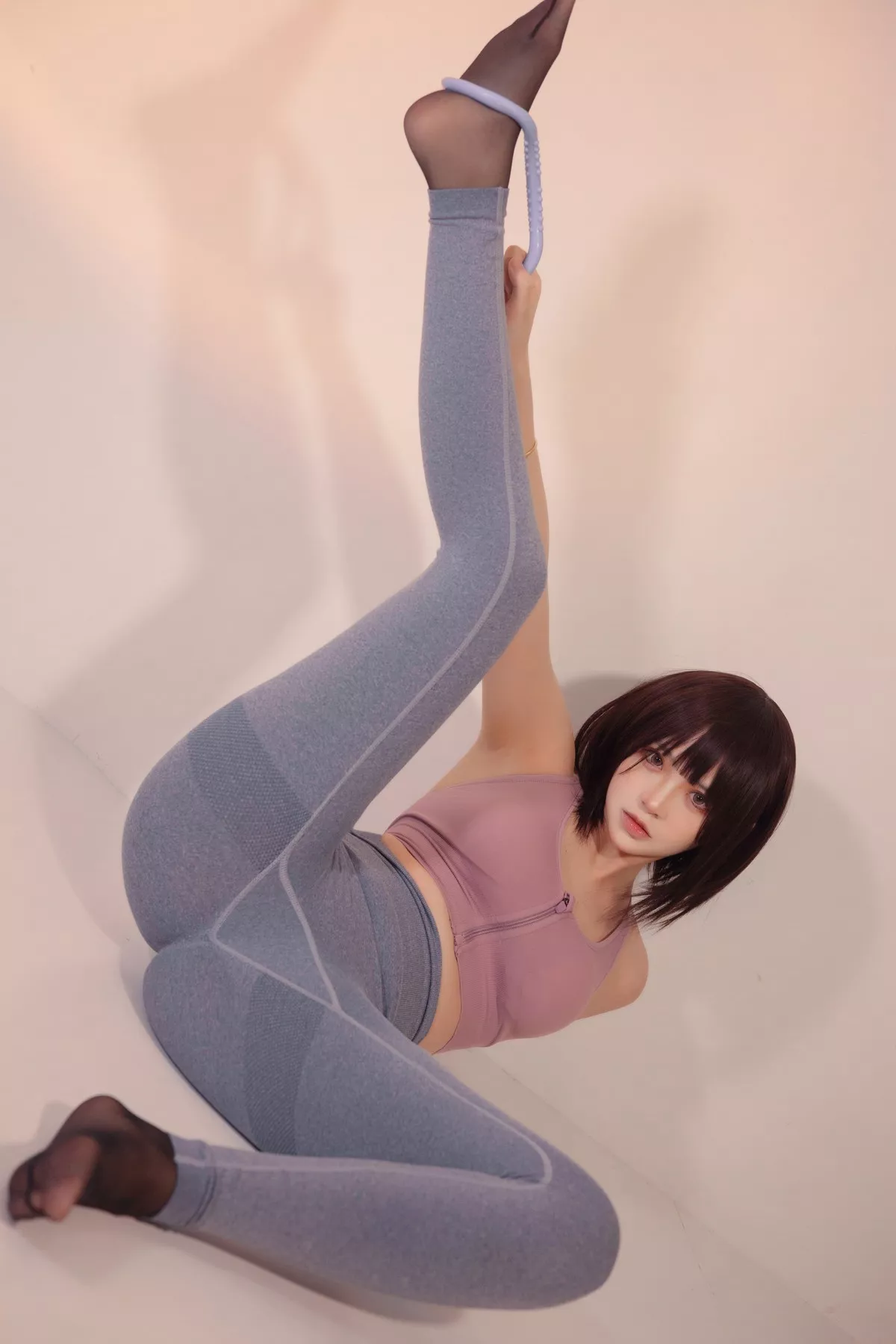 网络美女疯猫ss白色情人节福袋运动衣主题瑜伽运动装紧身秀完美身材诱惑写真40P