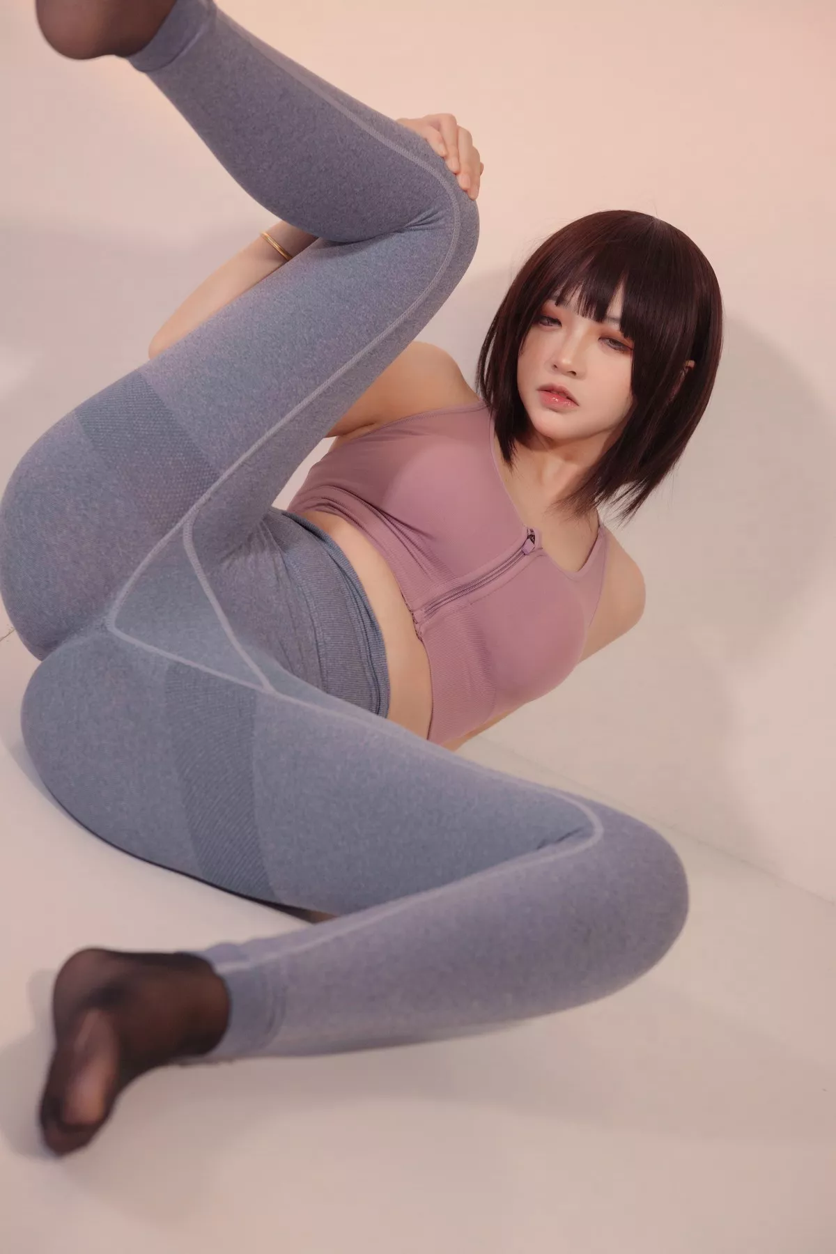网络美女疯猫ss白色情人节福袋运动衣主题瑜伽运动装紧身秀完美身材诱惑写真40P