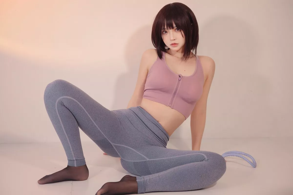 网络美女疯猫ss白色情人节福袋运动衣主题瑜伽运动装紧身秀完美身材诱惑写真40P
