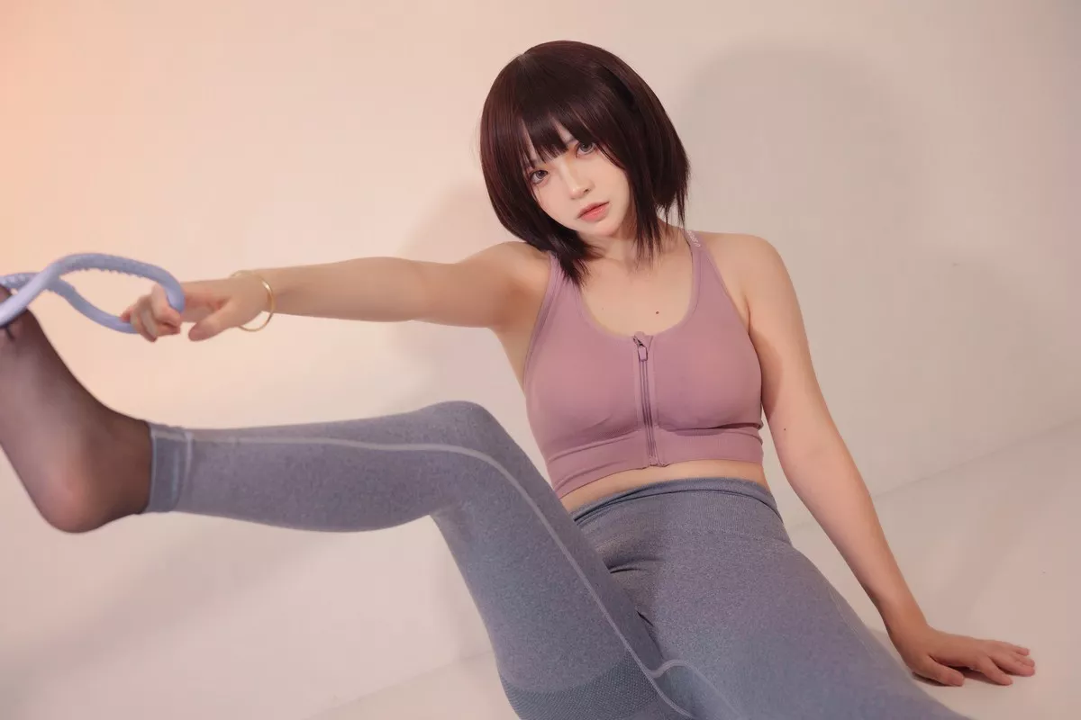 网络美女疯猫ss白色情人节福袋运动衣主题瑜伽运动装紧身秀完美身材诱惑写真40P