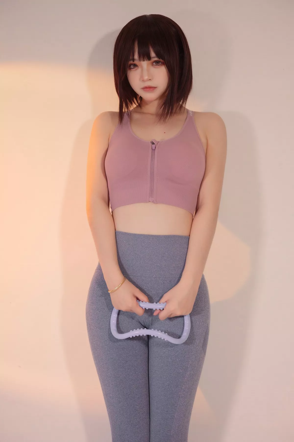 网络美女疯猫ss白色情人节福袋运动衣主题瑜伽运动装紧身秀完美身材诱惑写真40P