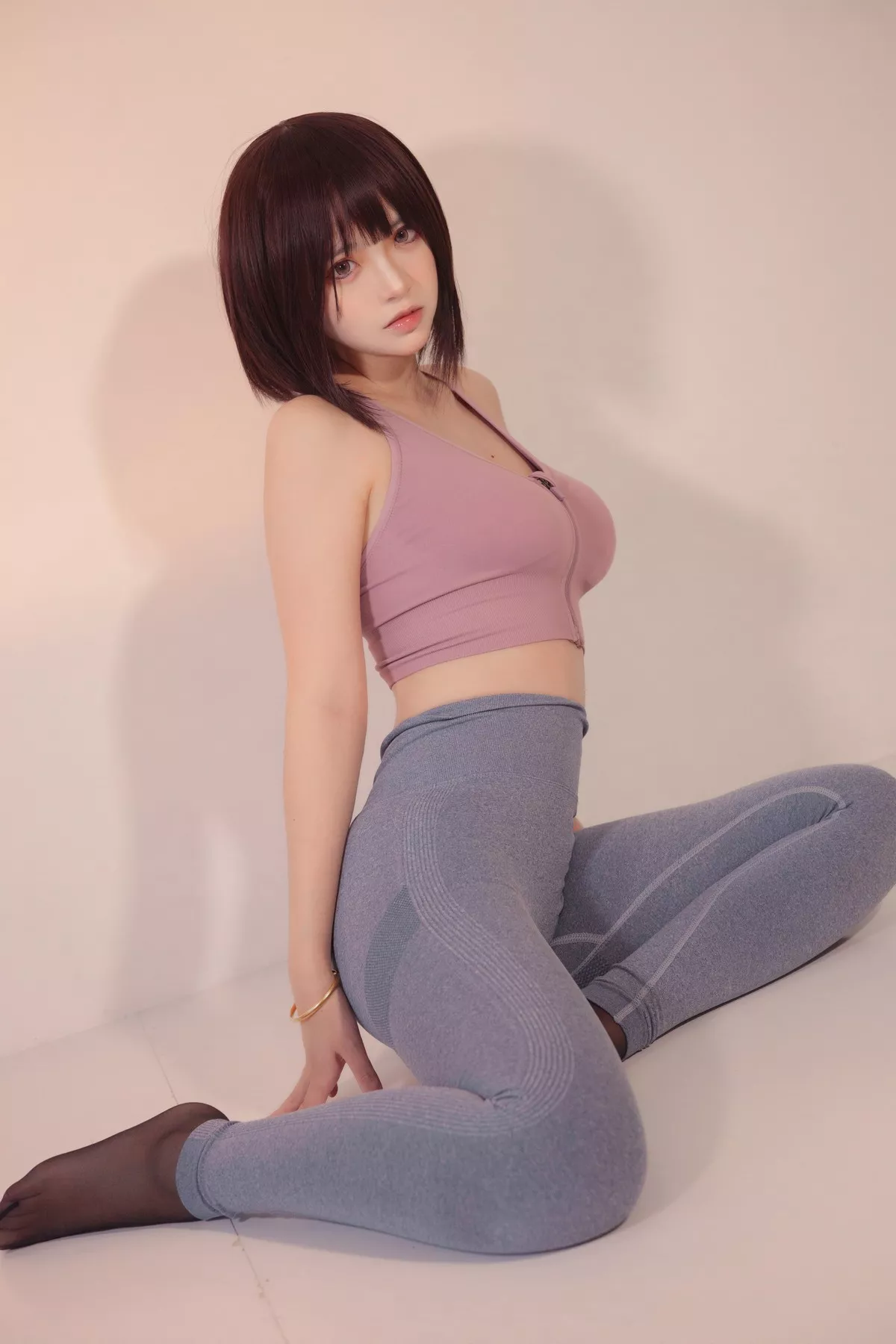 网络美女疯猫ss白色情人节福袋运动衣主题瑜伽运动装紧身秀完美身材诱惑写真40P