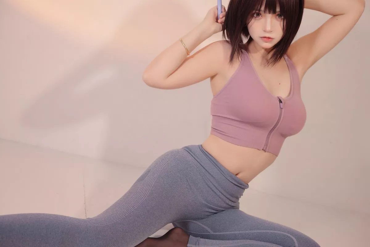 网络美女疯猫ss白色情人节福袋运动衣主题瑜伽运动装紧身秀完美身材诱惑写真40P
