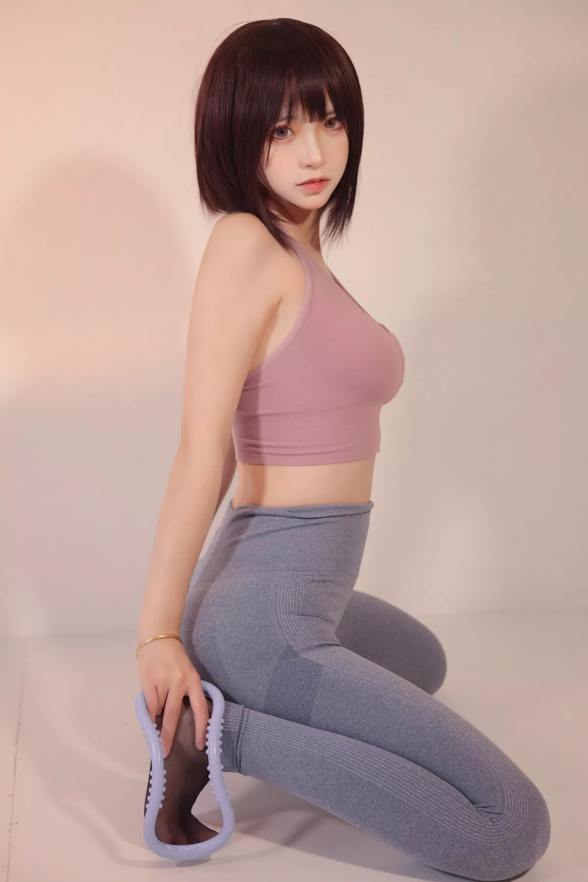 网络美女疯猫ss白色情人节福袋运动衣主题瑜伽运动装紧身秀完美身材诱惑写真40P