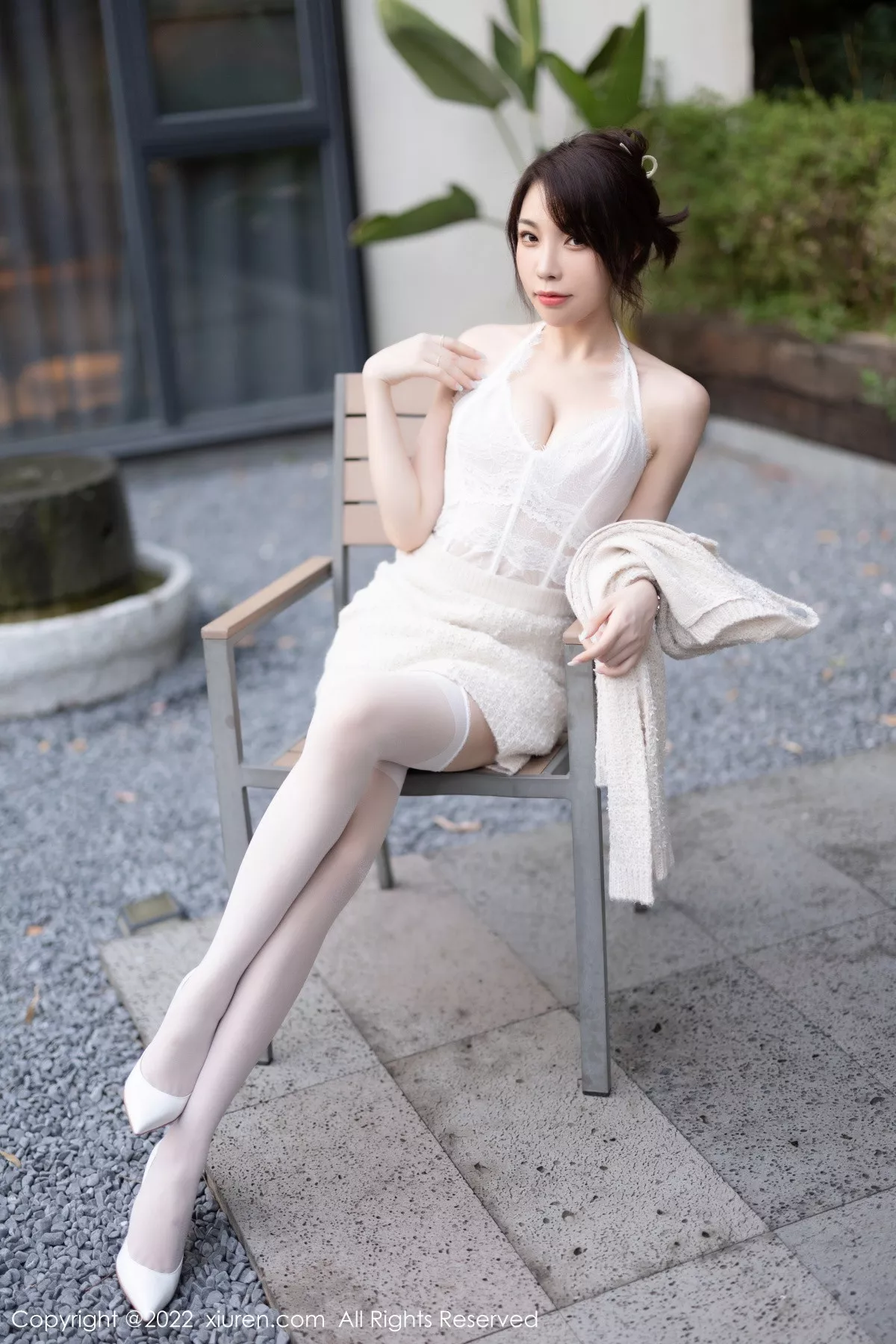XiuRen第5880期_女神徐莉芝Booty半脱露性感白色蕾丝内衣配白丝吊袜诱惑写真88P