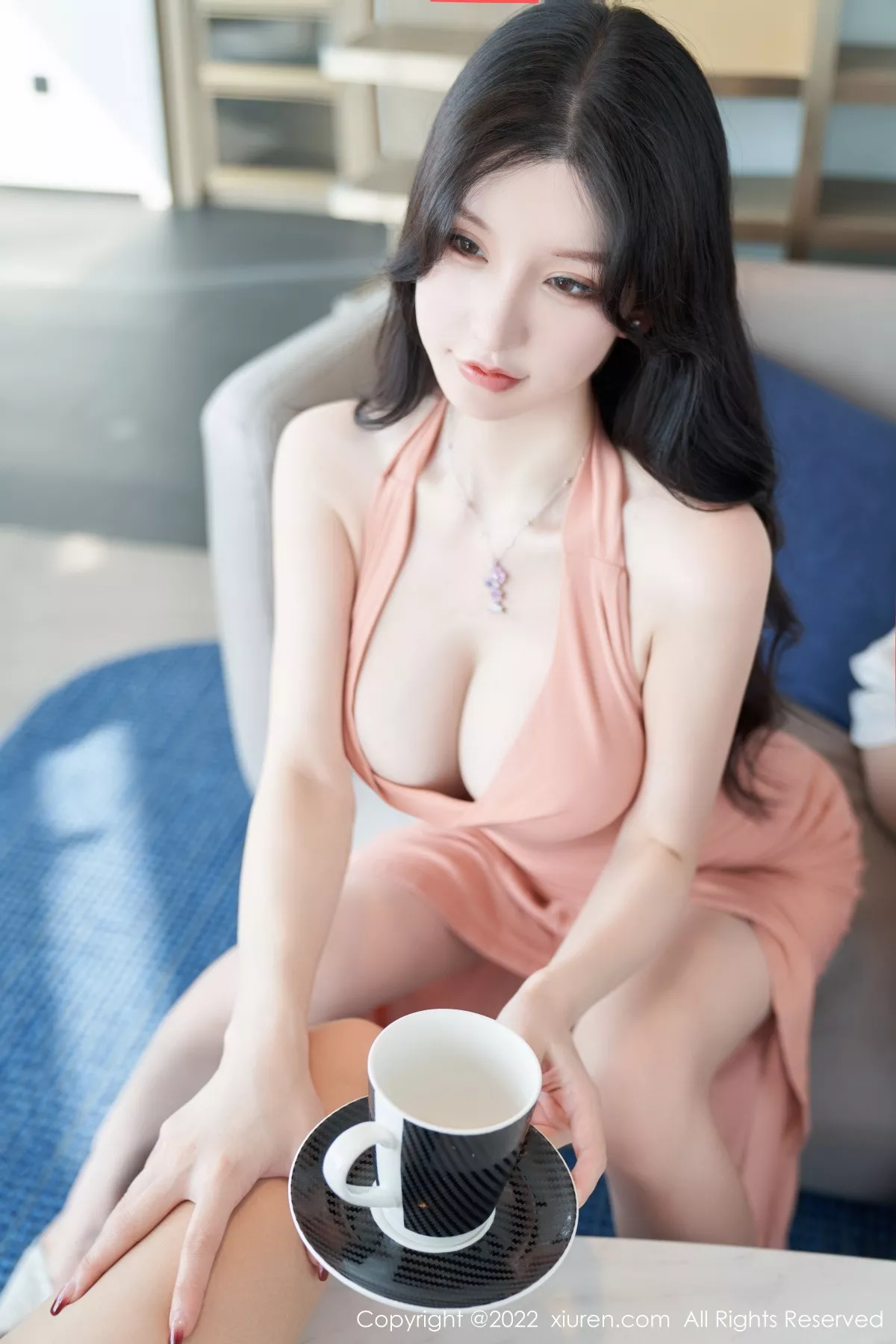 XiuRen第5881期_女神周于希Sally心愿旅拍性感粉色长裙+白色薄纱惹火诱惑写真80P