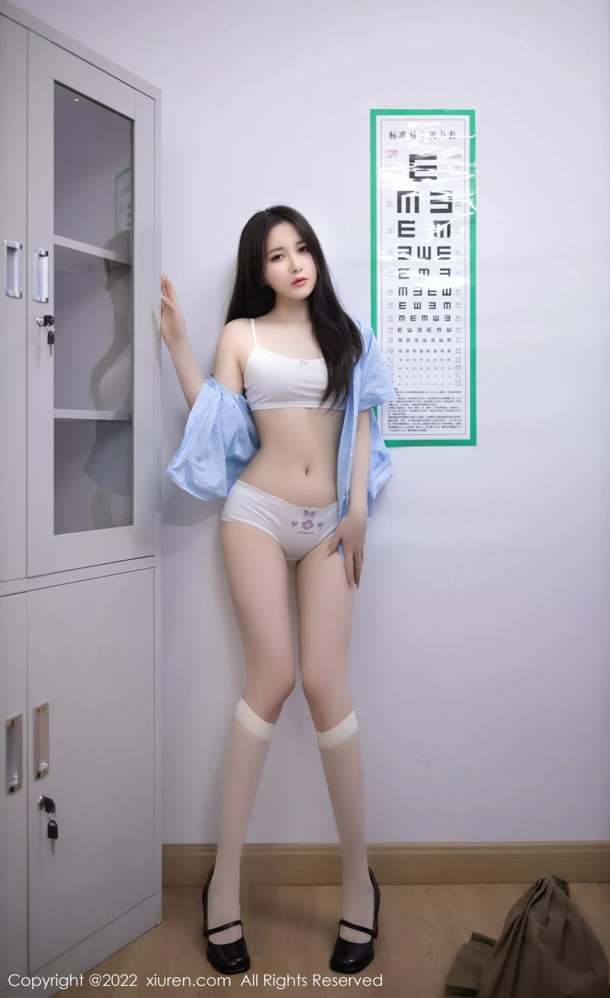 XiuRen第5882期_模特鱼子酱Fish入学体检主题性感蓝T配短裙露白色内衣诱惑写真67P