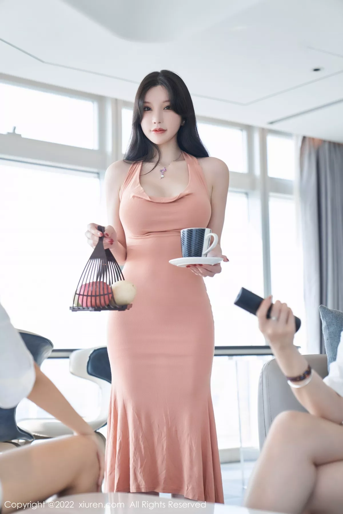 XiuRen第5881期_女神周于希Sally心愿旅拍性感粉色长裙+白色薄纱惹火诱惑写真80P