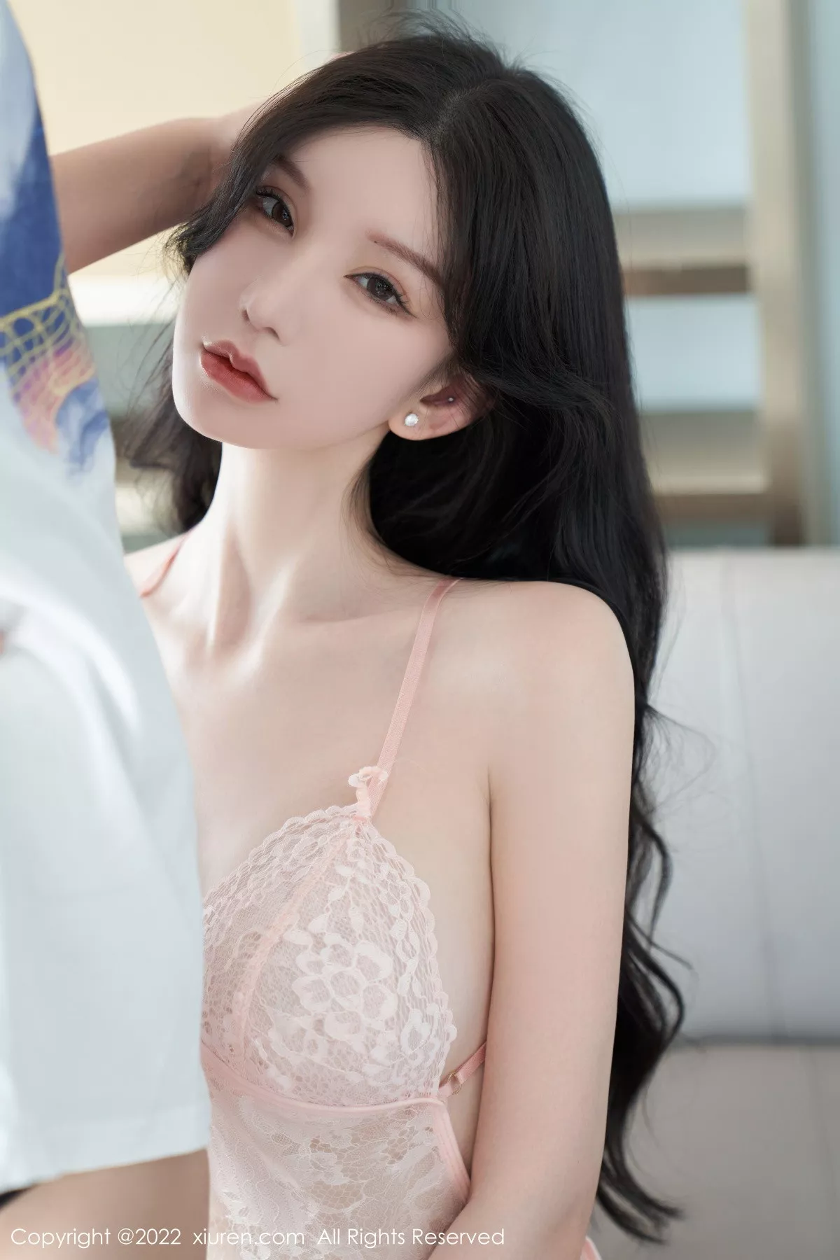XiuRen第5881期_女神周于希Sally心愿旅拍性感粉色长裙+白色薄纱惹火诱惑写真80P