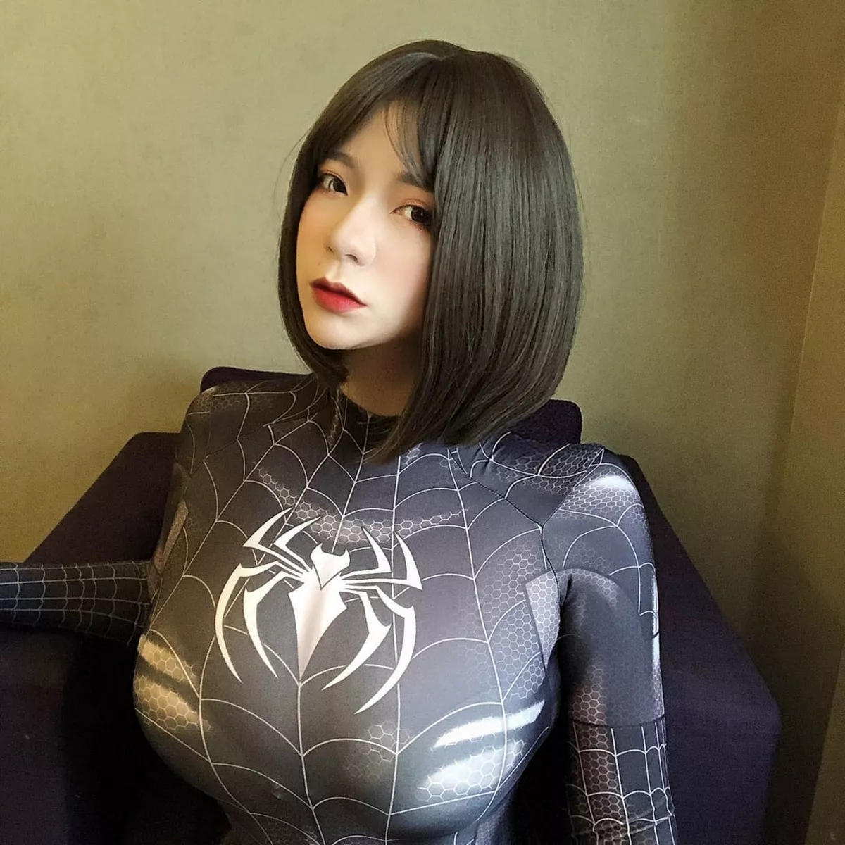 网络美女奶兔biubiu蜘蛛侠妹妹主题性感黑色蜘蛛侠服饰紧身秀完美身材诱惑写真87P